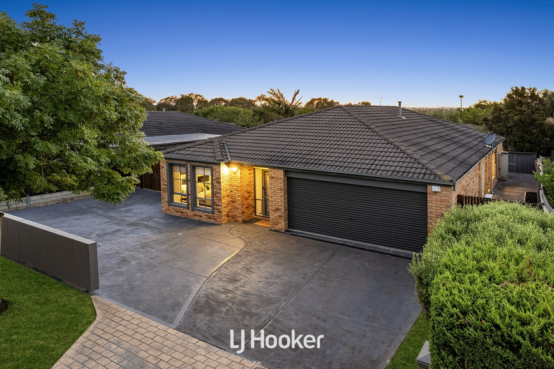8 Chesil Court, NARRE WARREN SOUTH