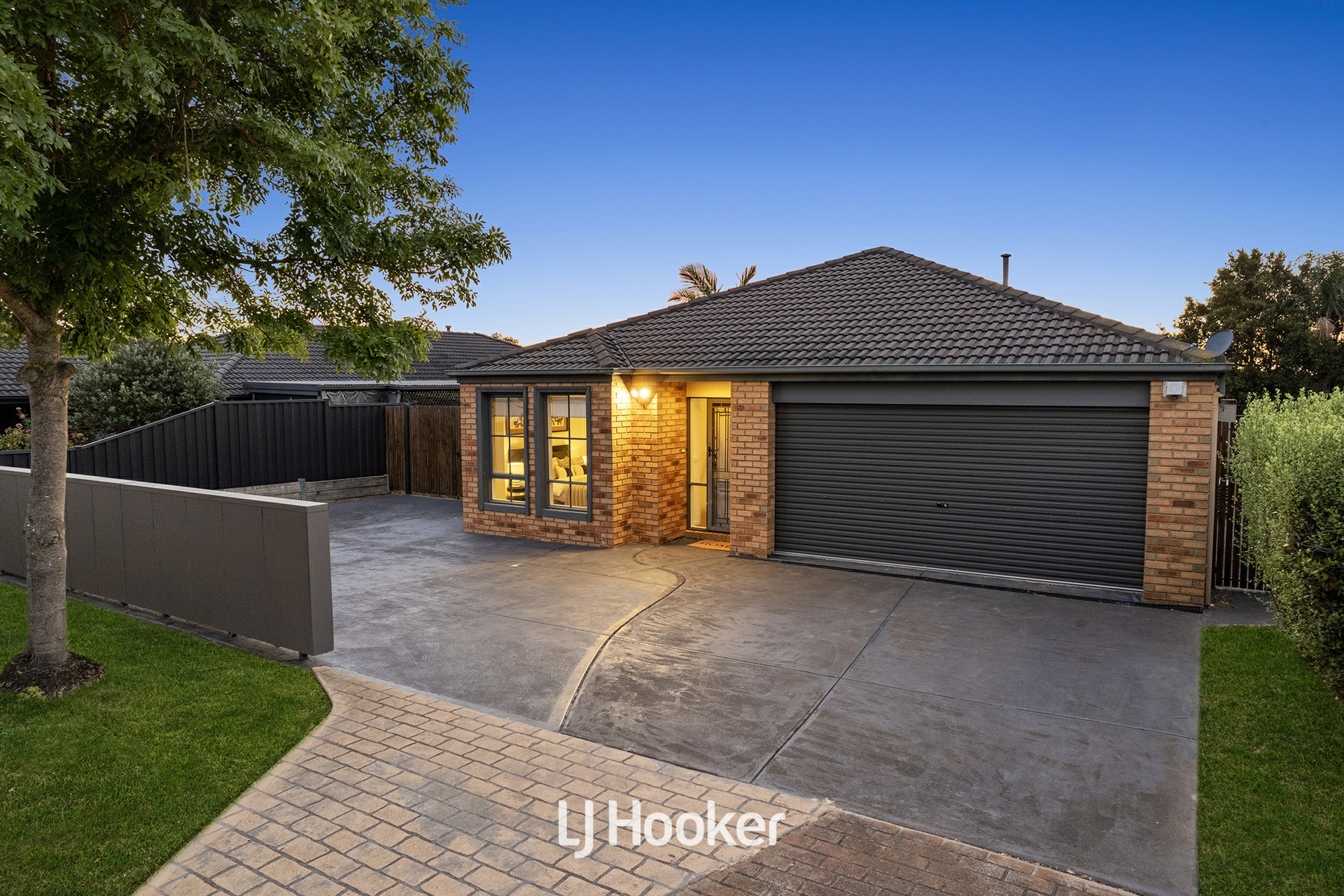 8 Chesil Court, NARRE WARREN SOUTH