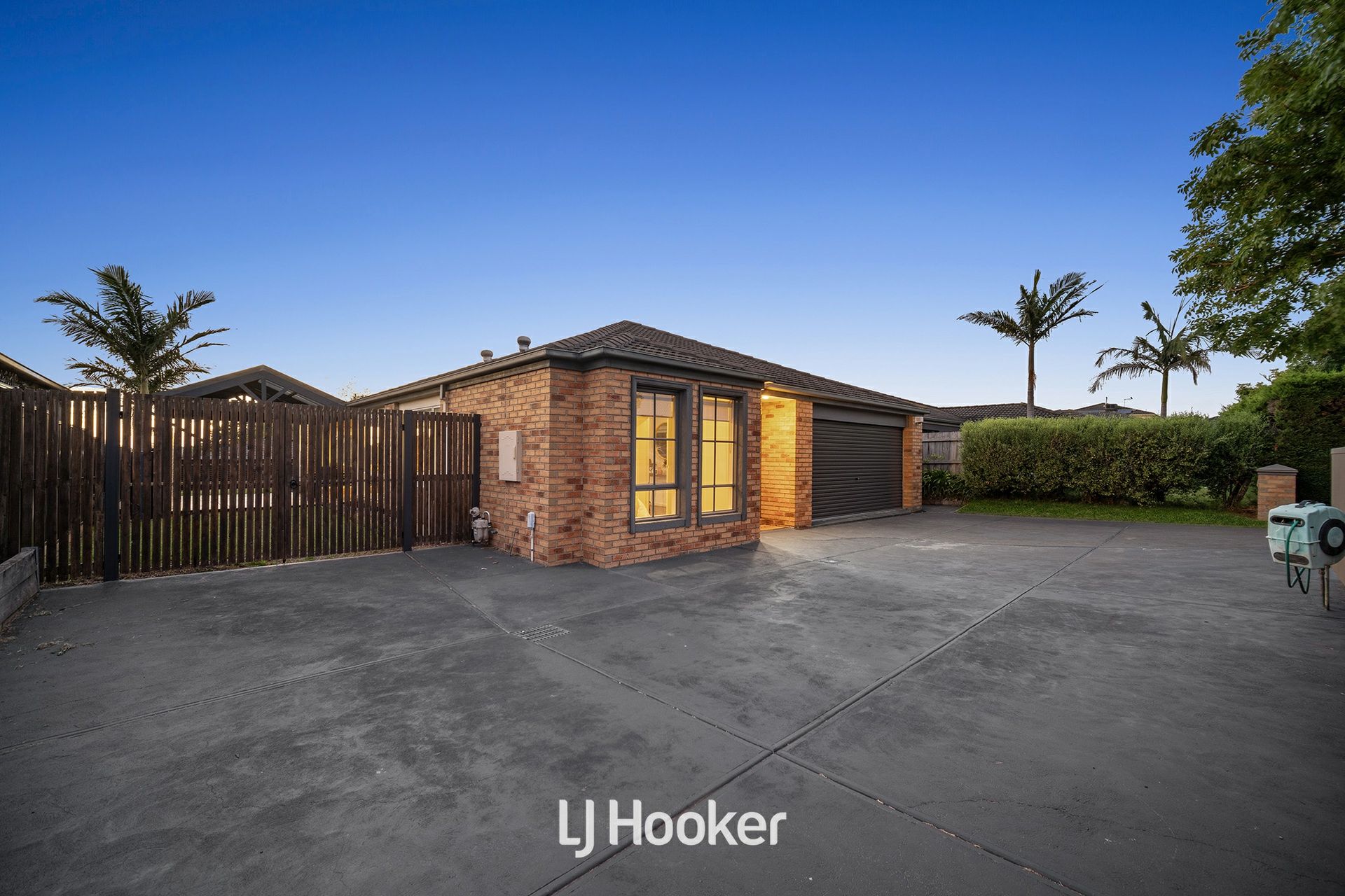 8 Chesil Court, NARRE WARREN SOUTH