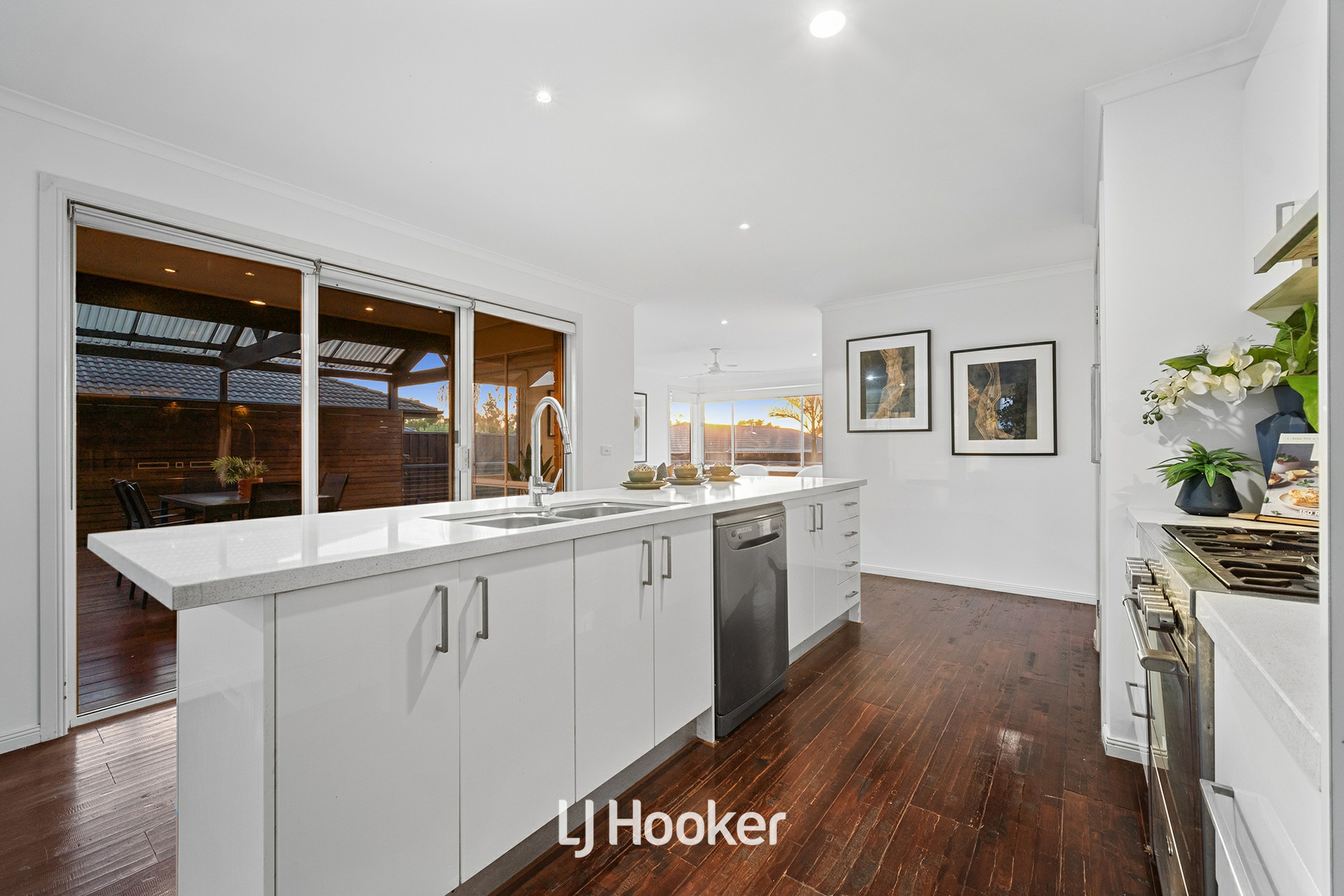 8 Chesil Court, NARRE WARREN SOUTH