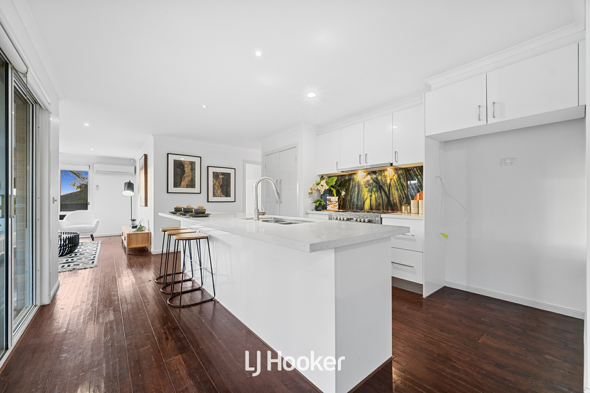 8 Chesil Court, NARRE WARREN SOUTH