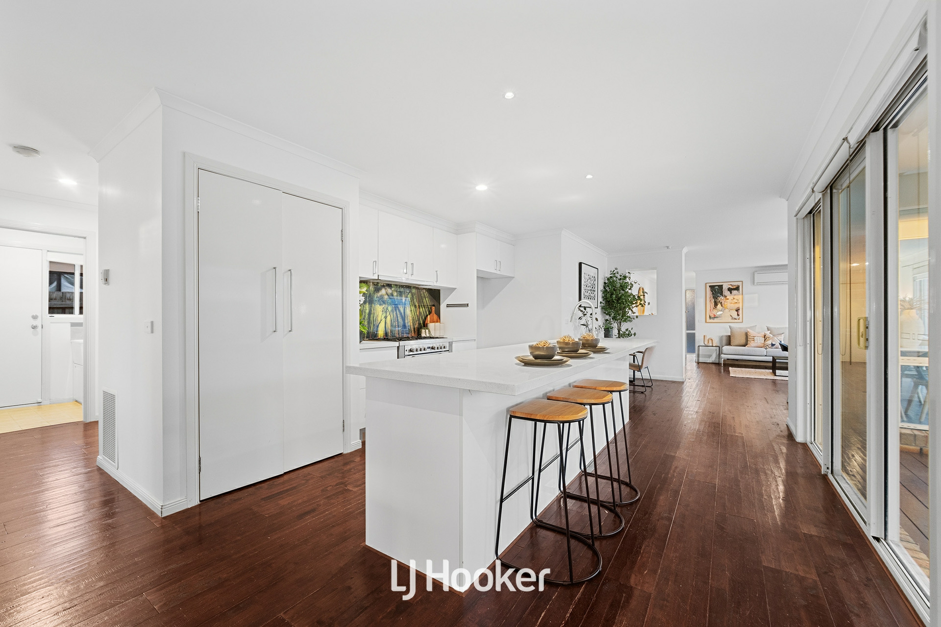 8 Chesil Court, NARRE WARREN SOUTH