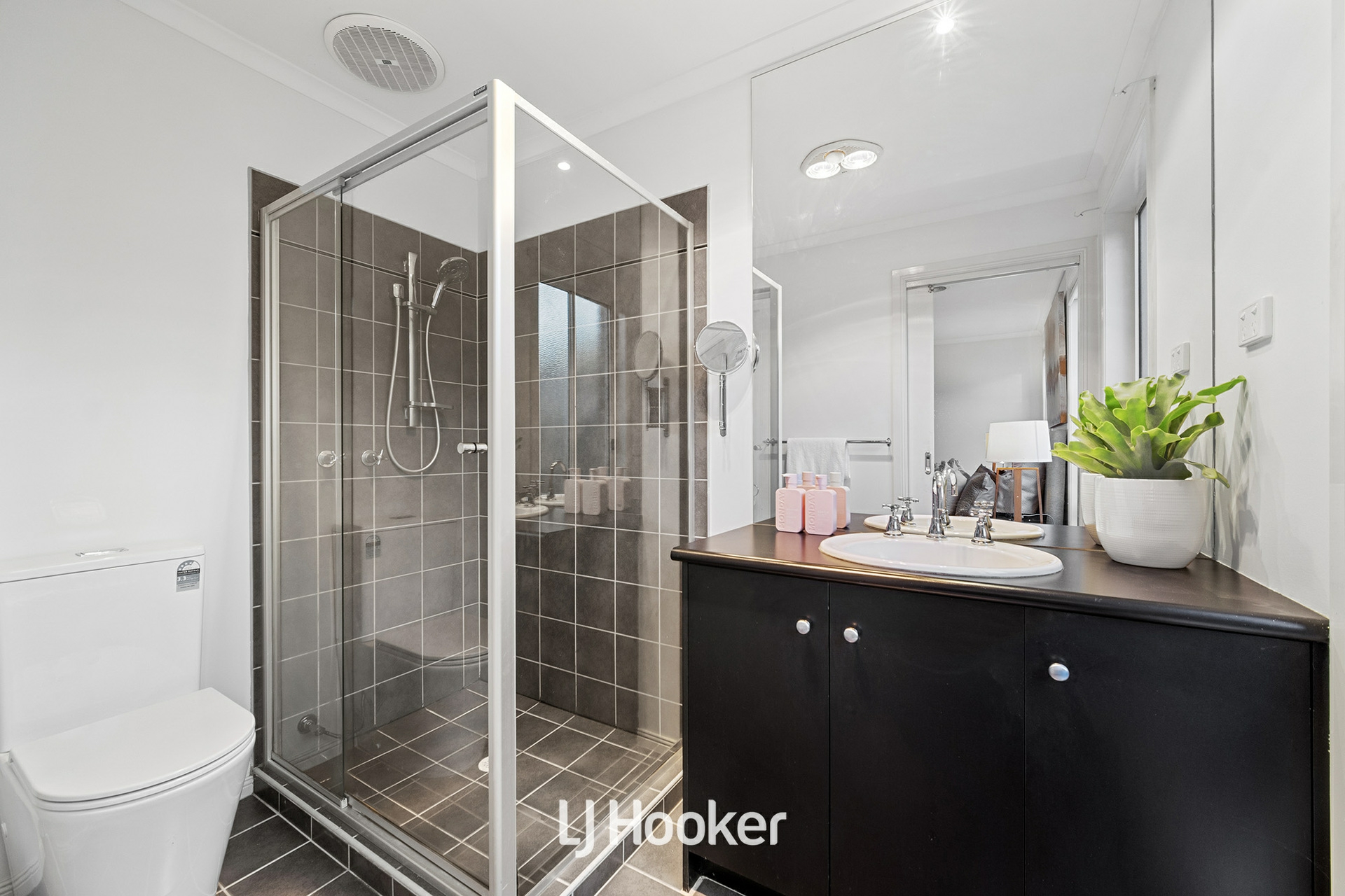 8 Chesil Court, NARRE WARREN SOUTH
