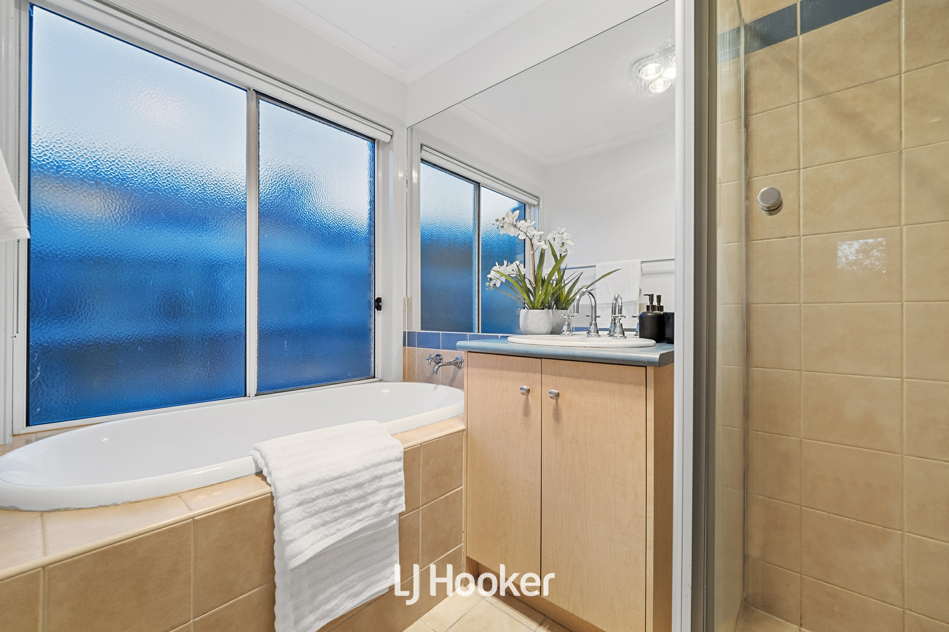 8 Chesil Court, NARRE WARREN SOUTH