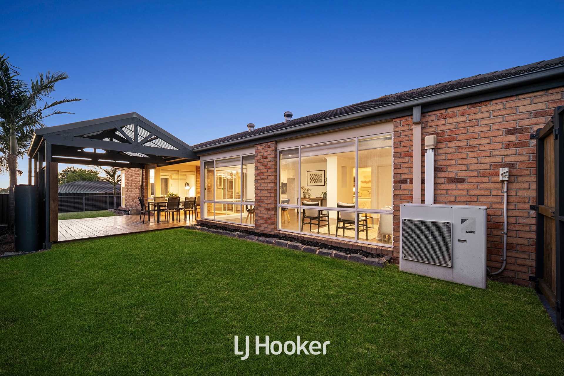 8 Chesil Court, NARRE WARREN SOUTH