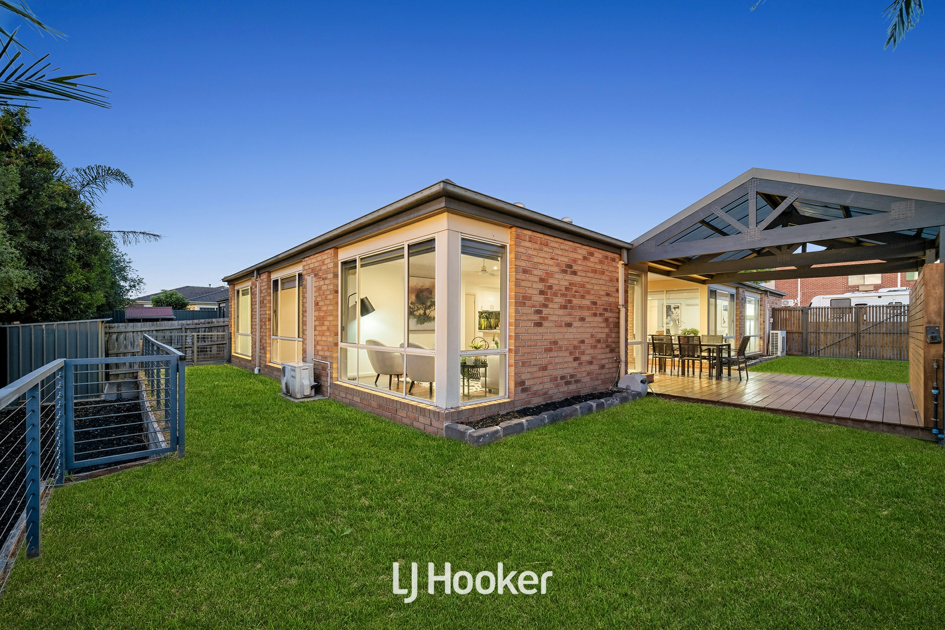 8 Chesil Court, NARRE WARREN SOUTH