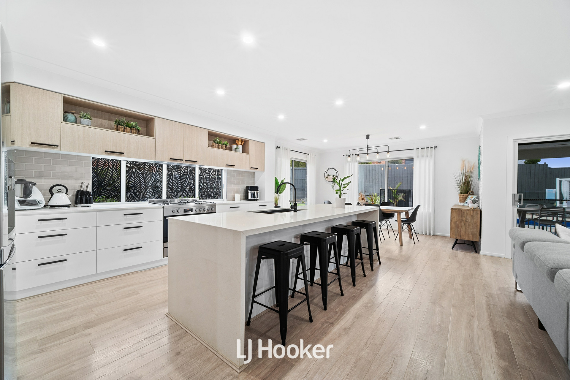 10 Scenery Drive, CLYDE NORTH