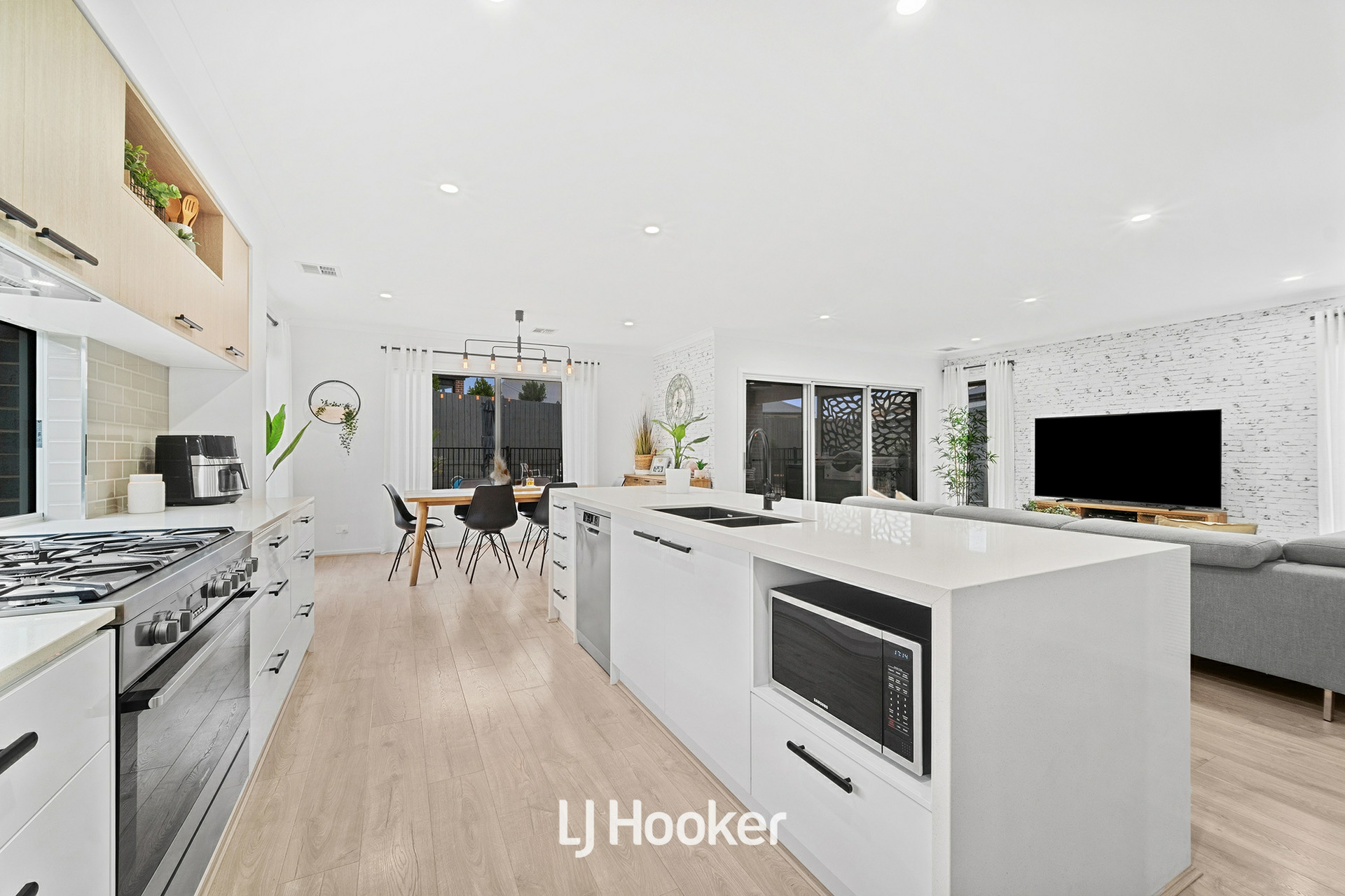 10 Scenery Drive, CLYDE NORTH