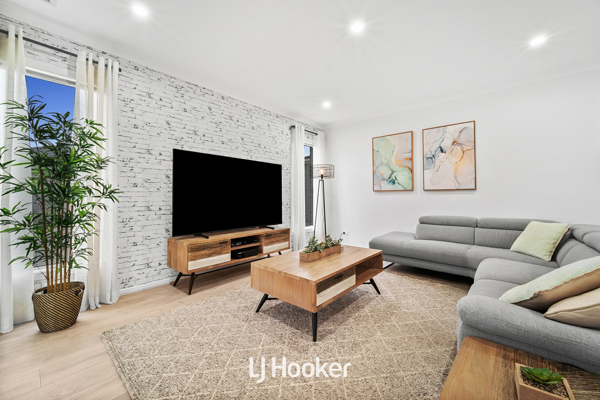 10 Scenery Drive, CLYDE NORTH