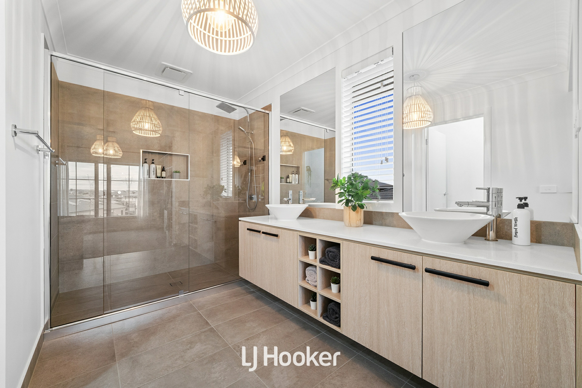 10 Scenery Drive, CLYDE NORTH