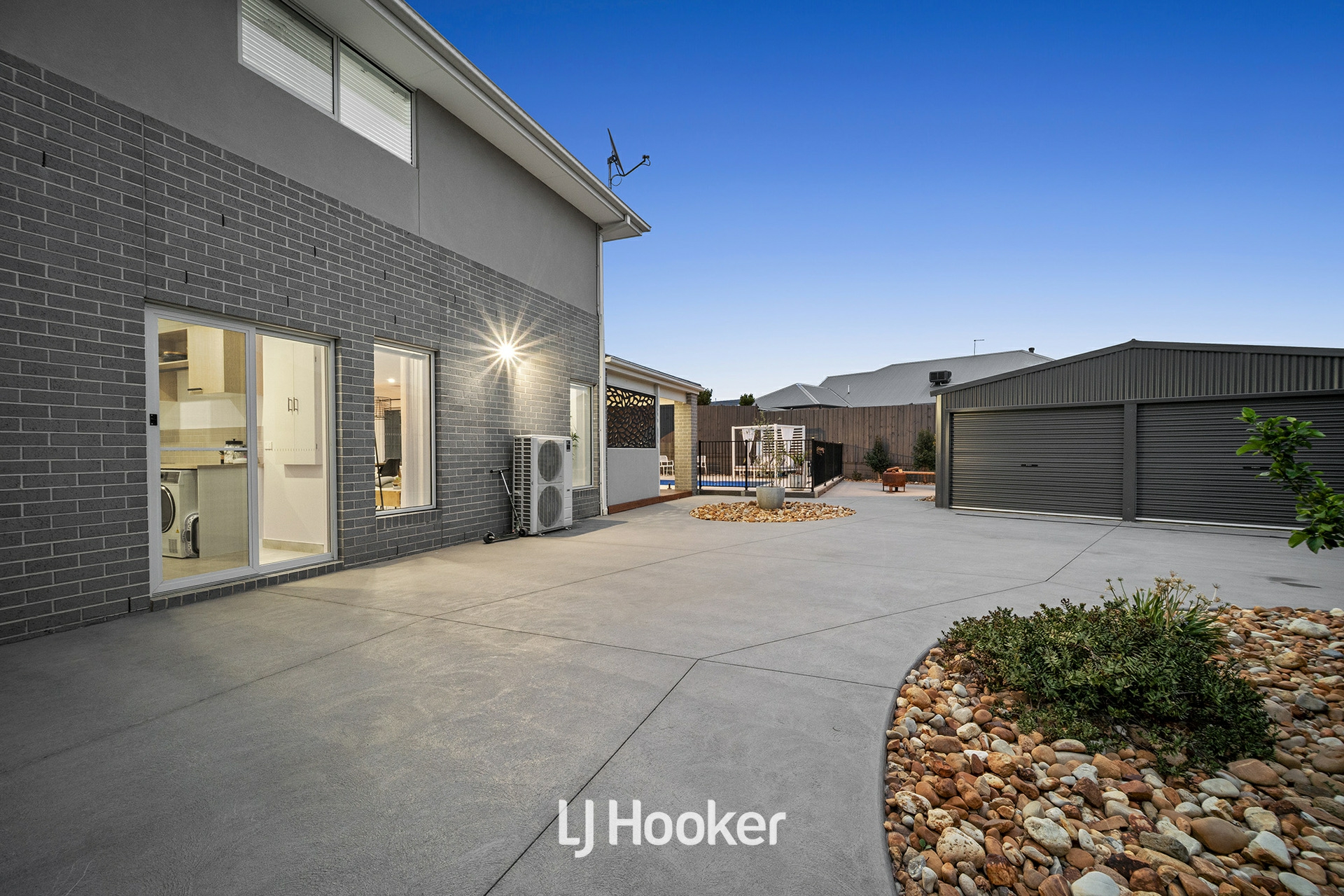 10 Scenery Drive, CLYDE NORTH