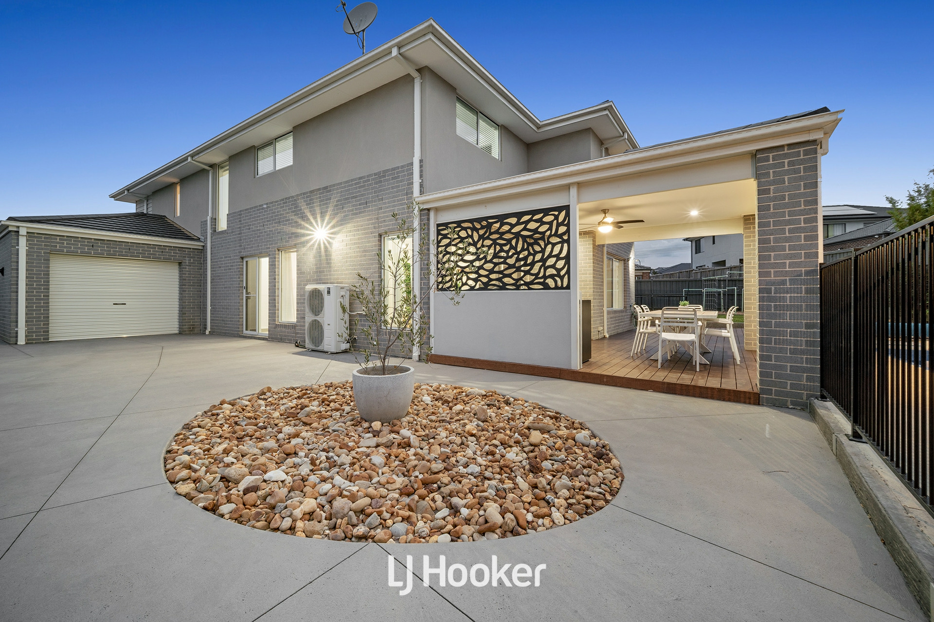 10 Scenery Drive, CLYDE NORTH