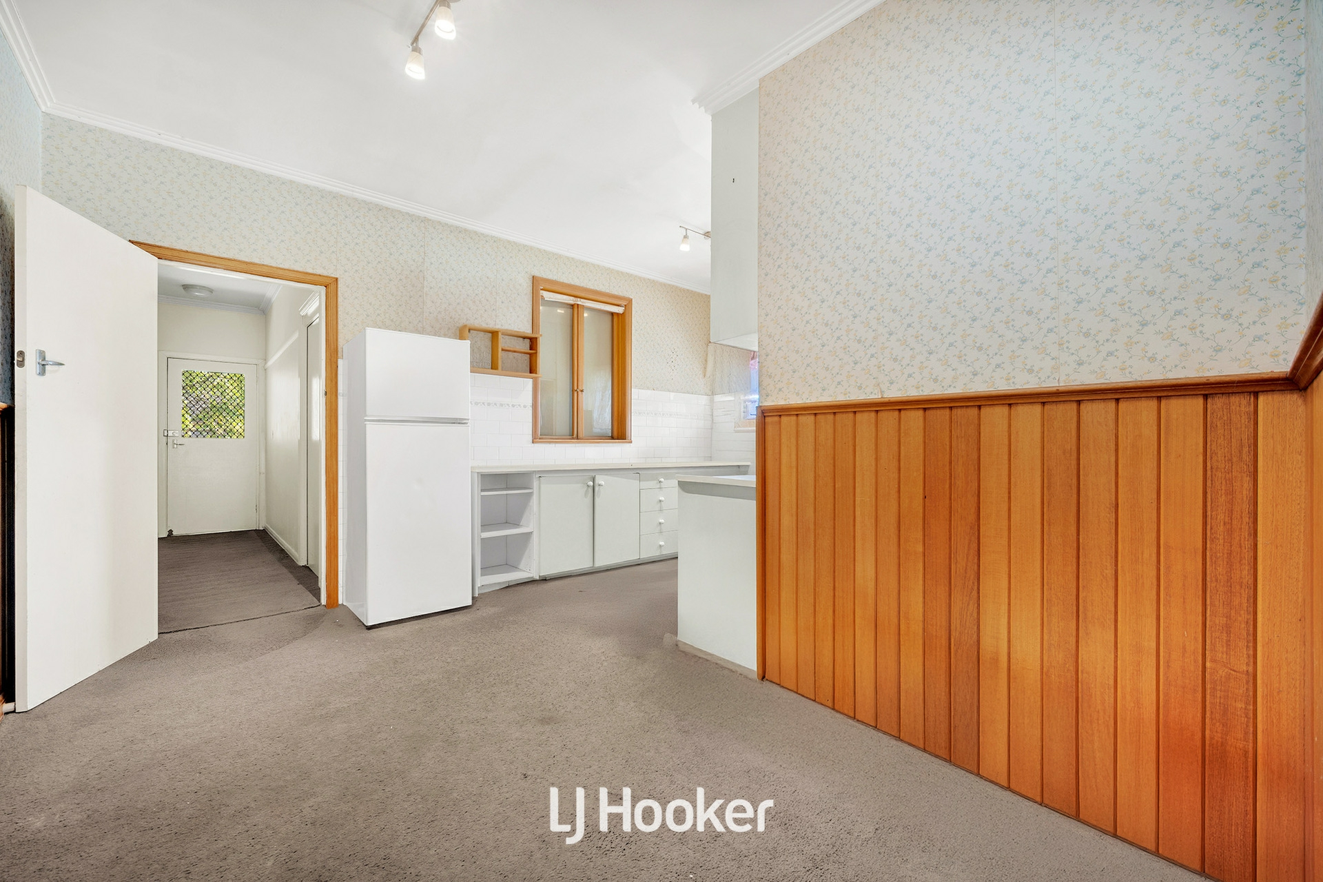 16 Vizard Street, DANDENONG