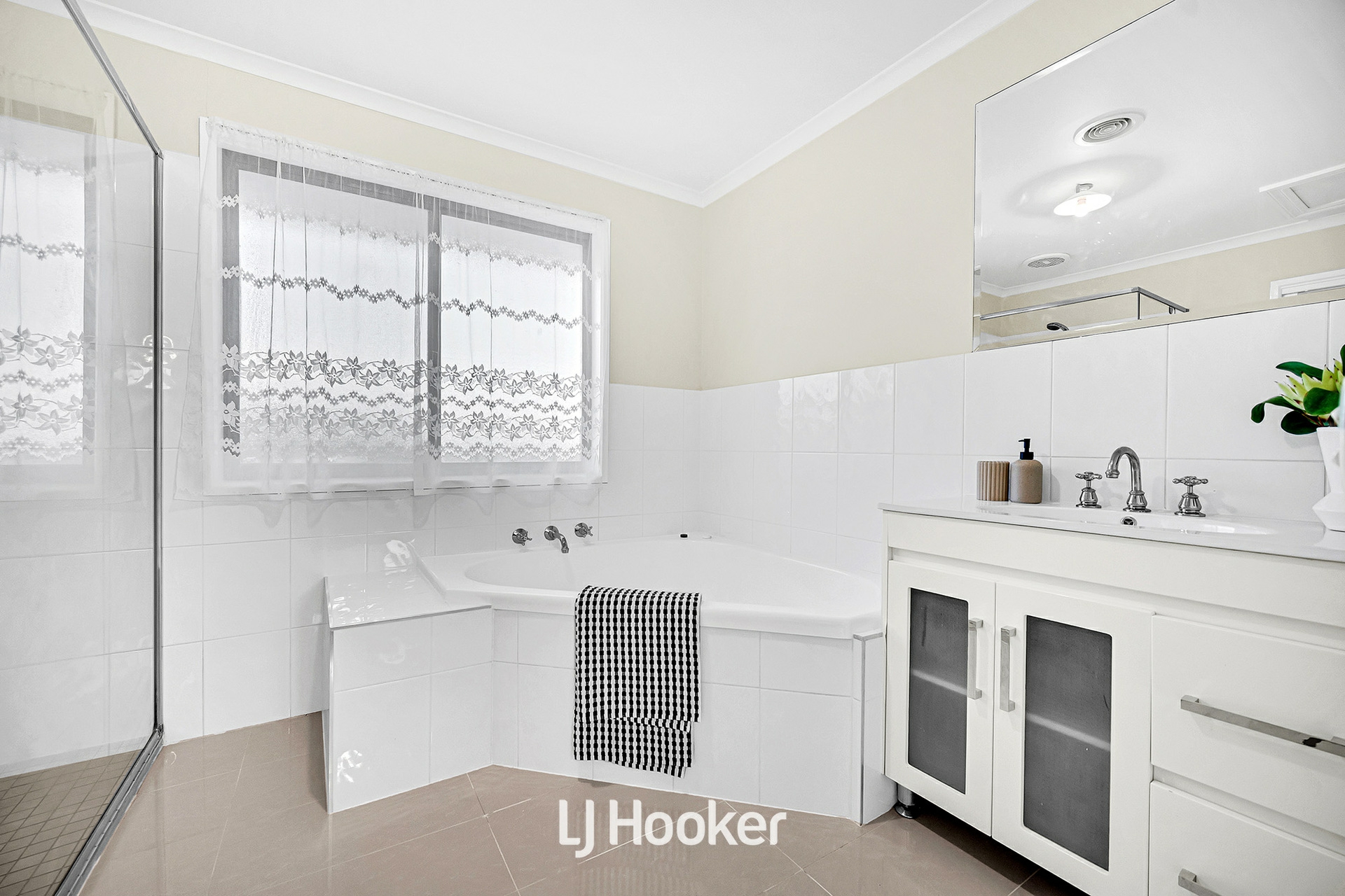 1A Rayner Close, ROWVILLE