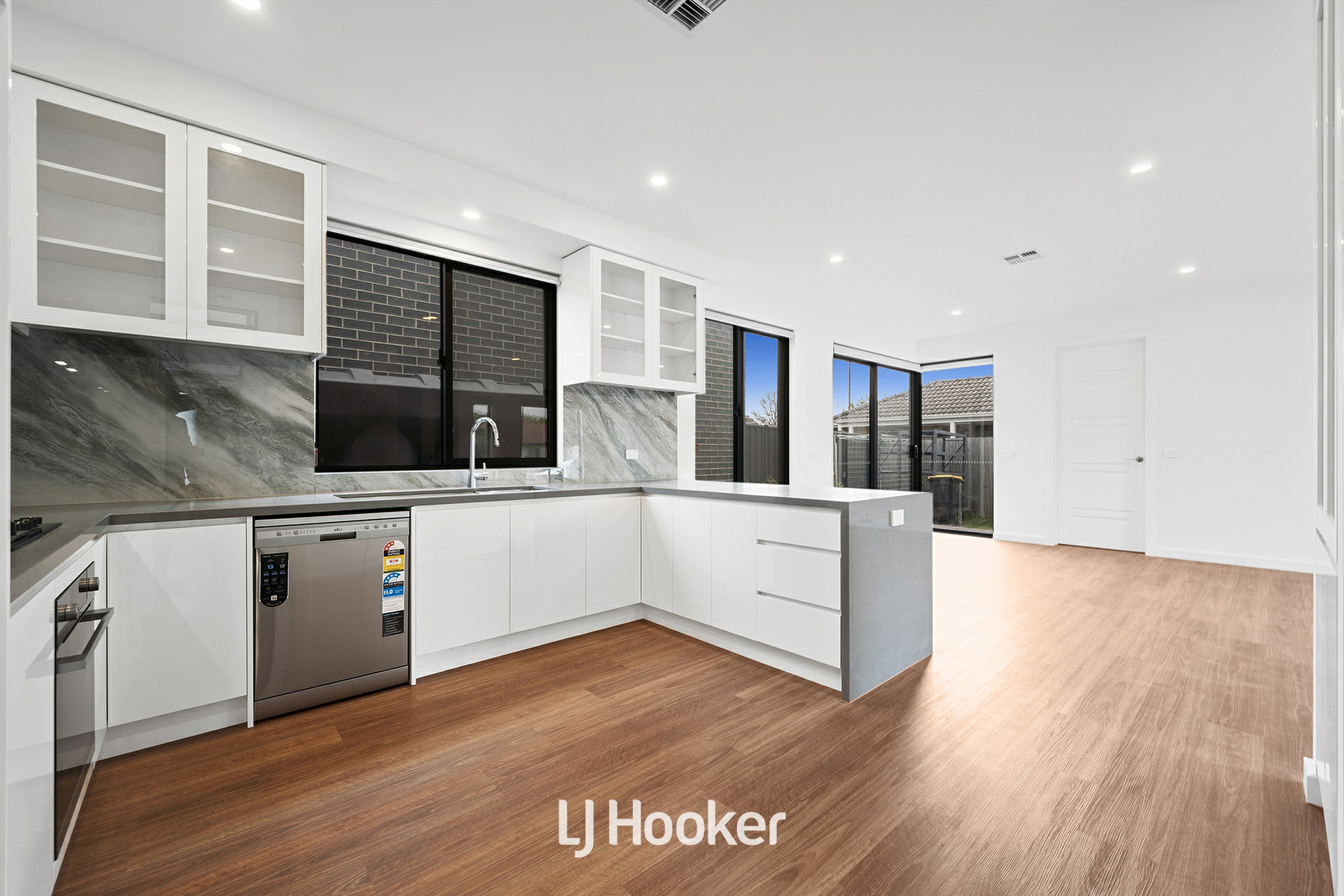 1, 2 & 3/8 Vizard Street, DANDENONG