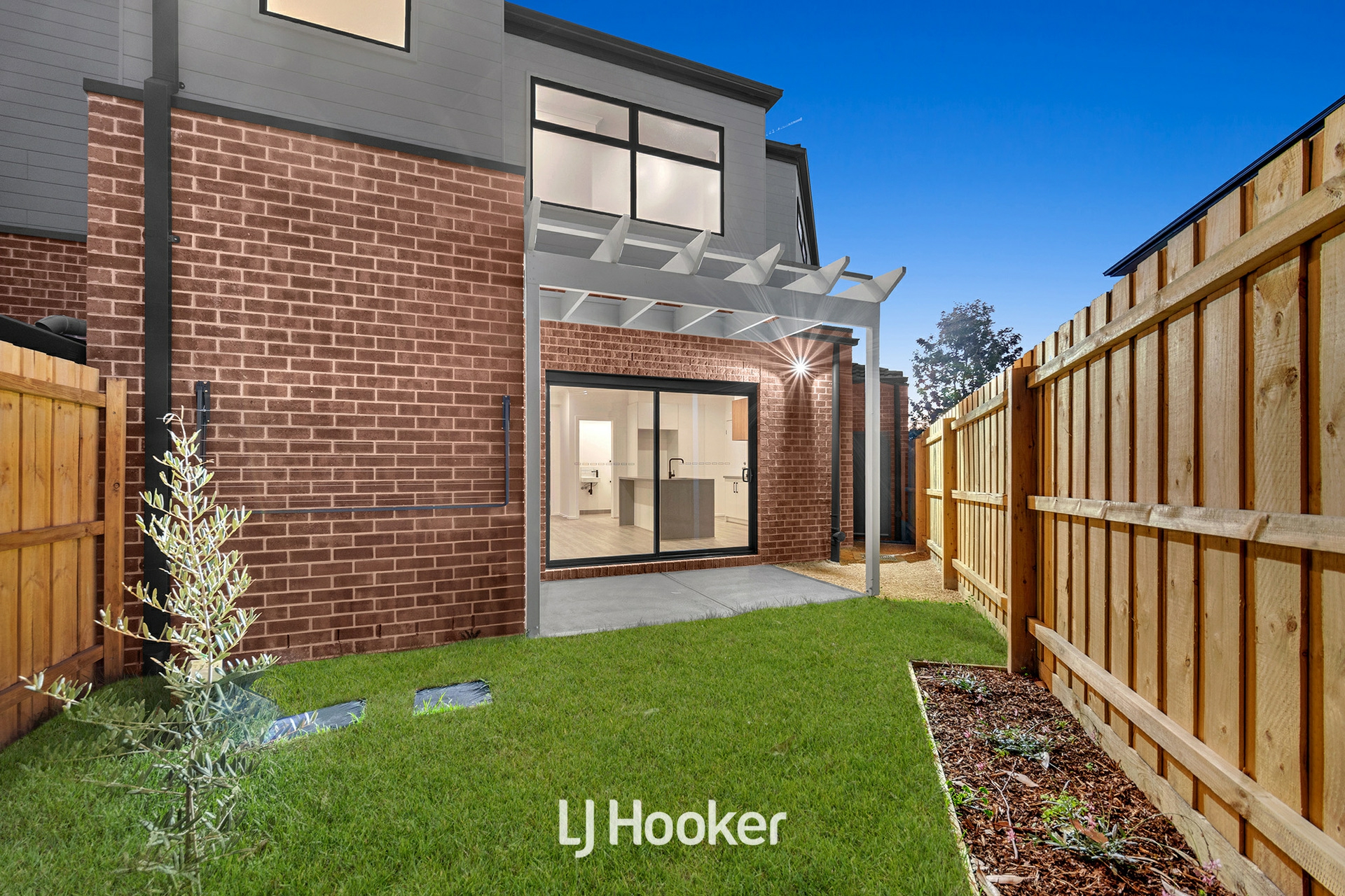 2/22 Napier Street, DANDENONG