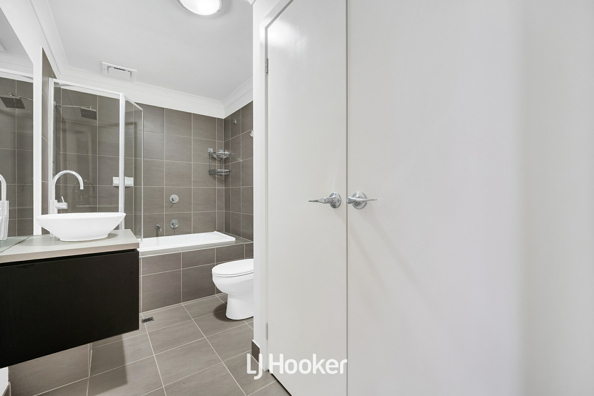 4/19 - 27 Connell Lane, DANDENONG