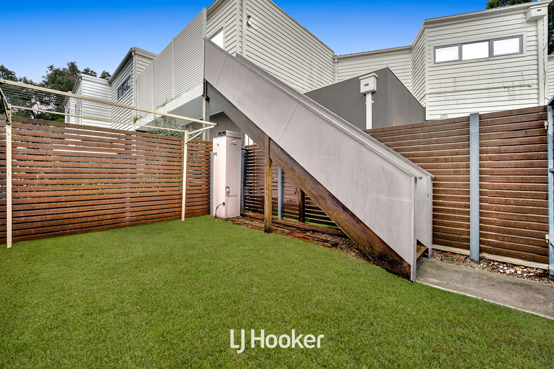 4/19 - 27 Connell Lane, DANDENONG