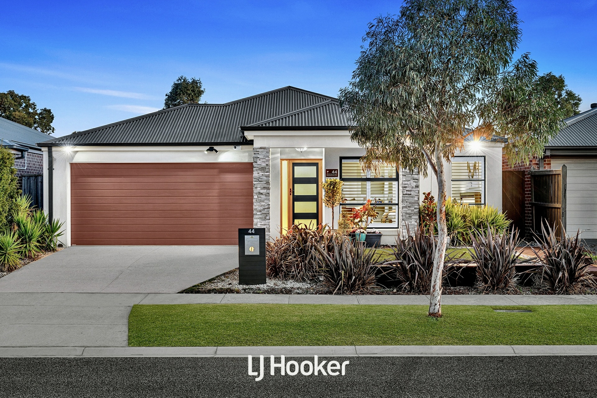 44 Mickleham Drive, Cranbourne North