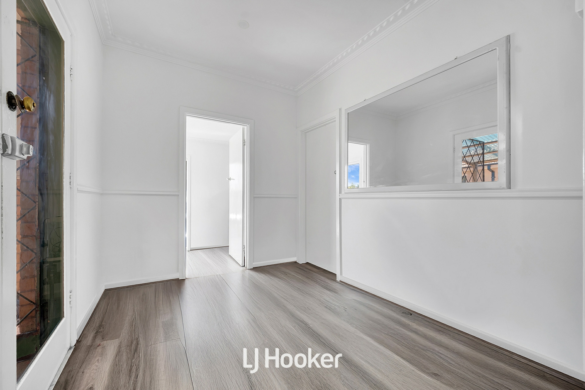 4 Grace Avenue — photo 11 of 18