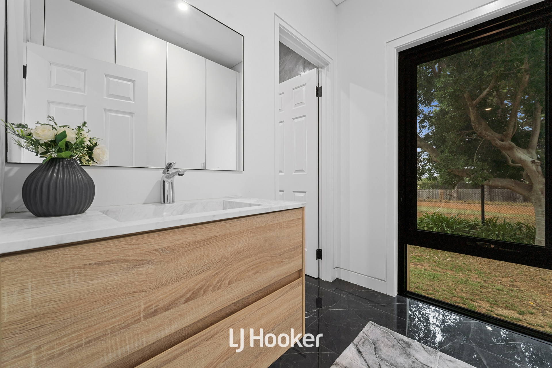 51 - 52 Carolyn Close — photo 24 of 30