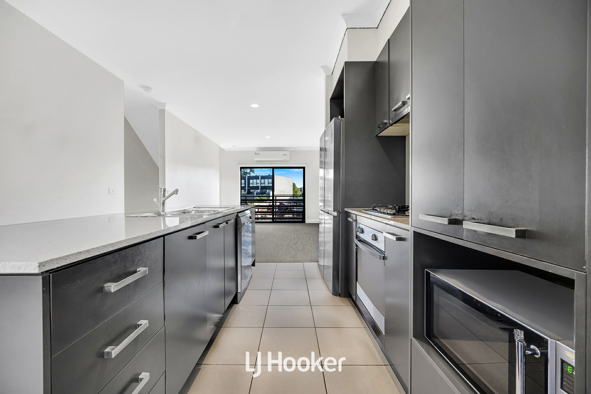 8A Hornsby Street — photo 4 of 15