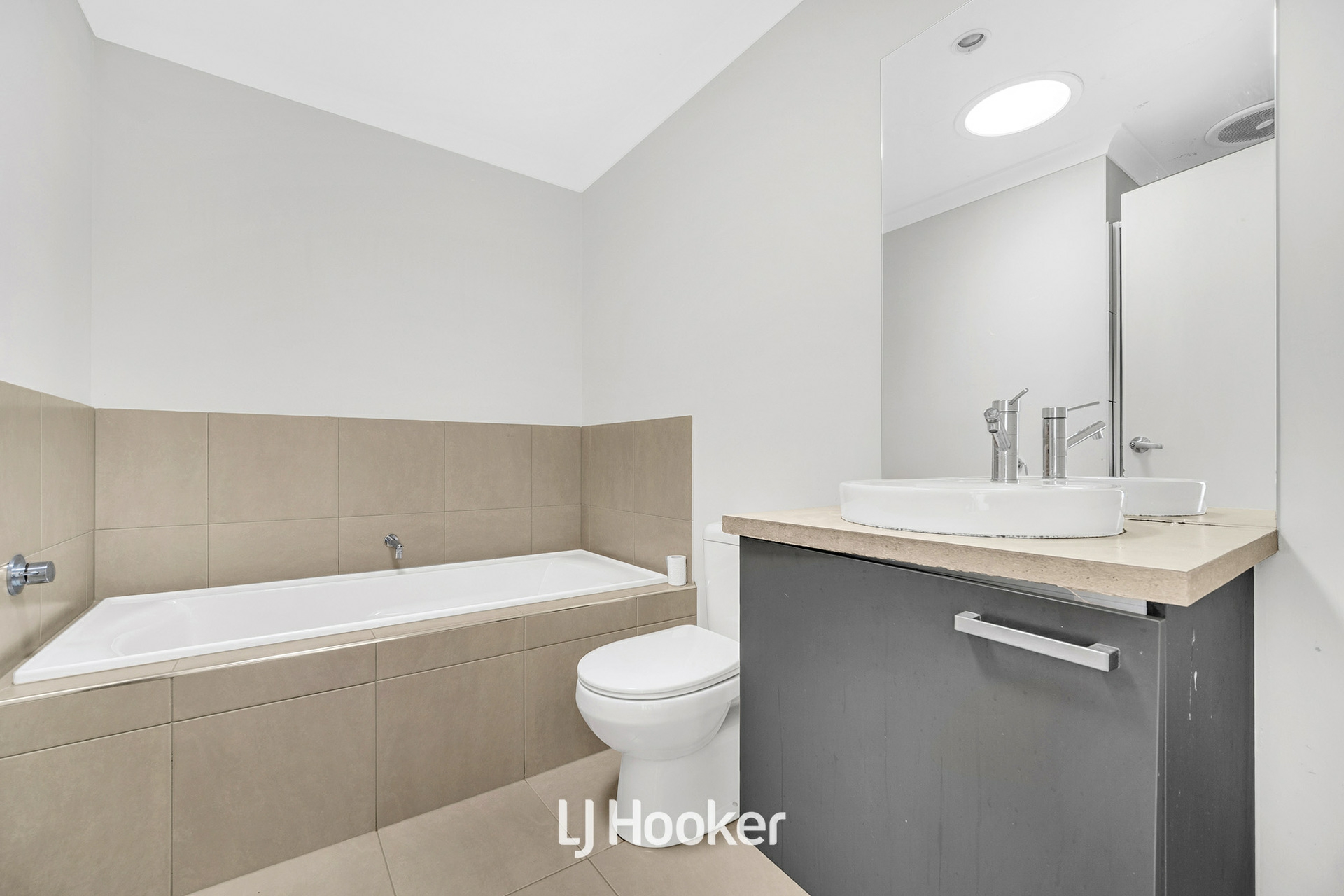 8A Hornsby Street — photo 7 of 15