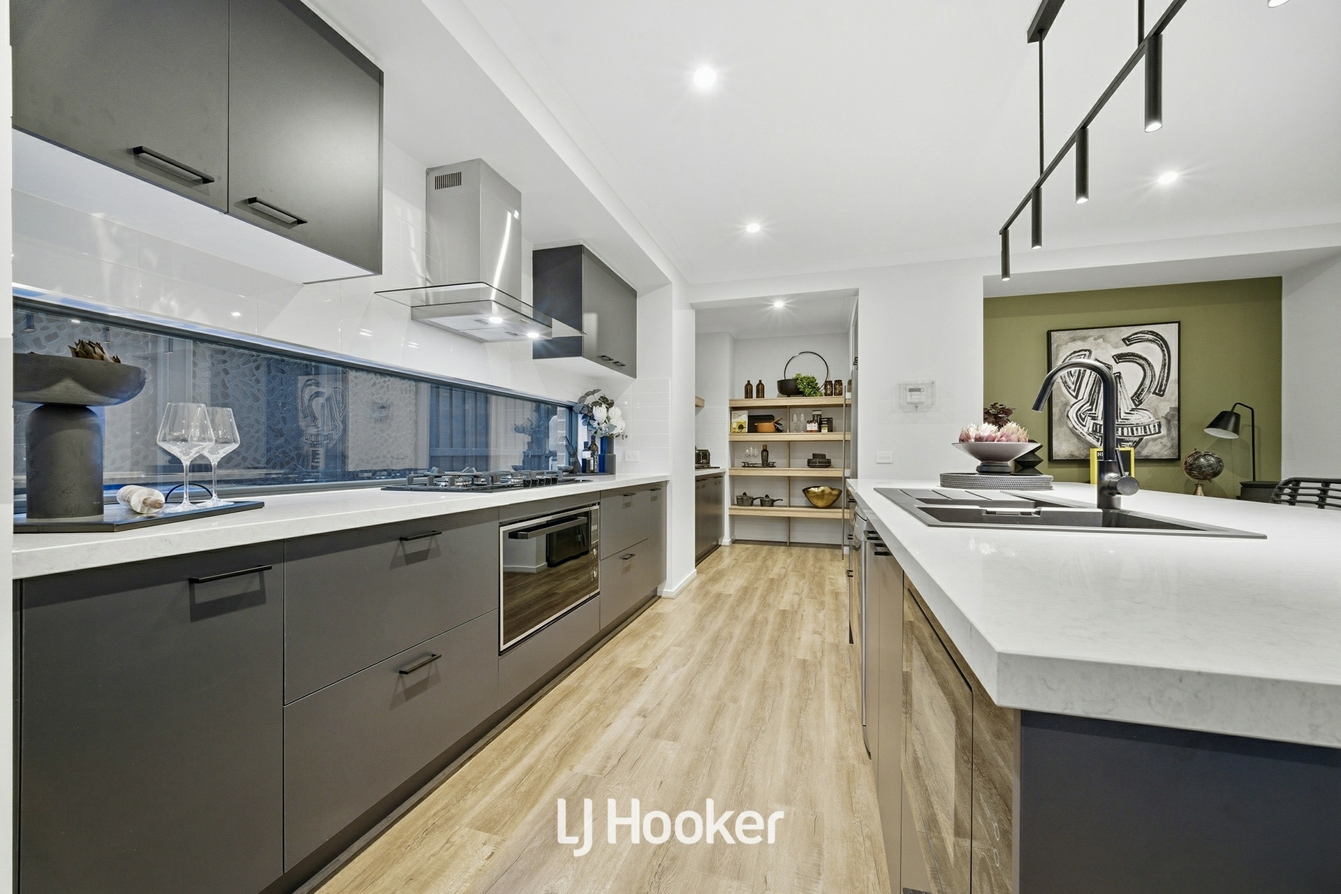 26 Zagros Street — photo 6 of 27