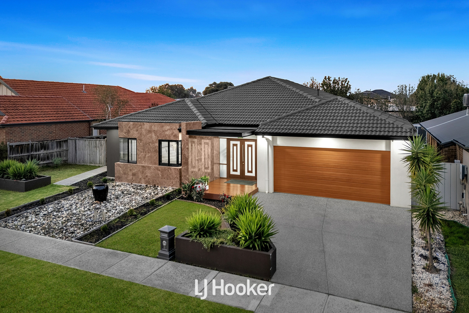 8 Mallett Grove — photo 2 of 30