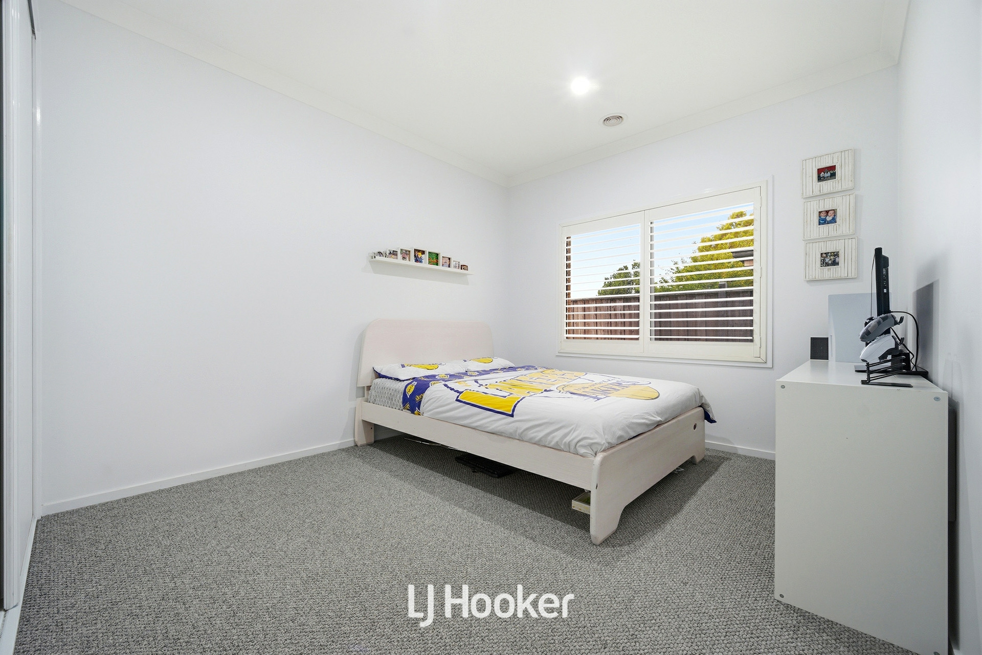 8 Mallett Grove — photo 18 of 30