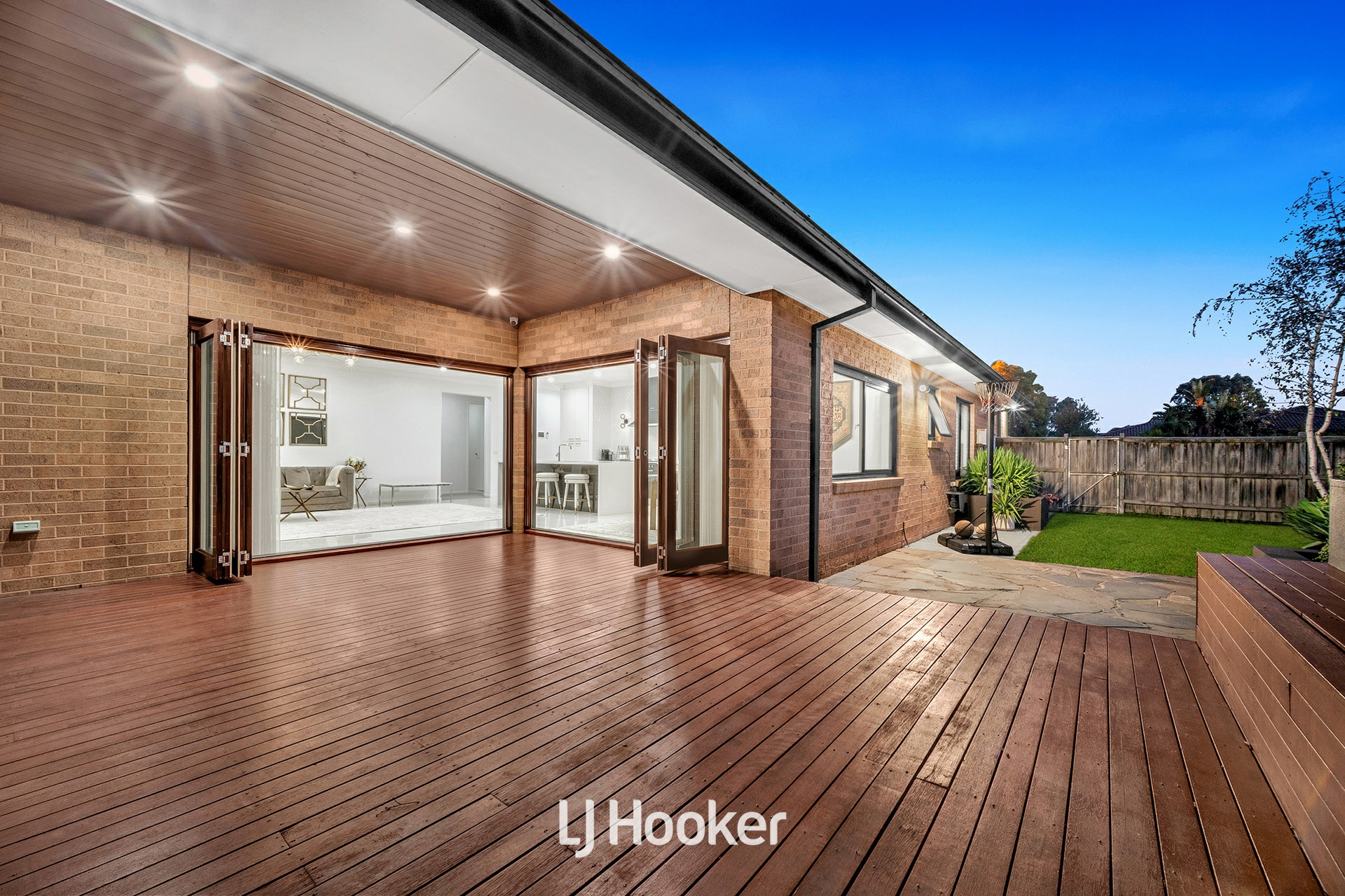 8 Mallett Grove — photo 24 of 30