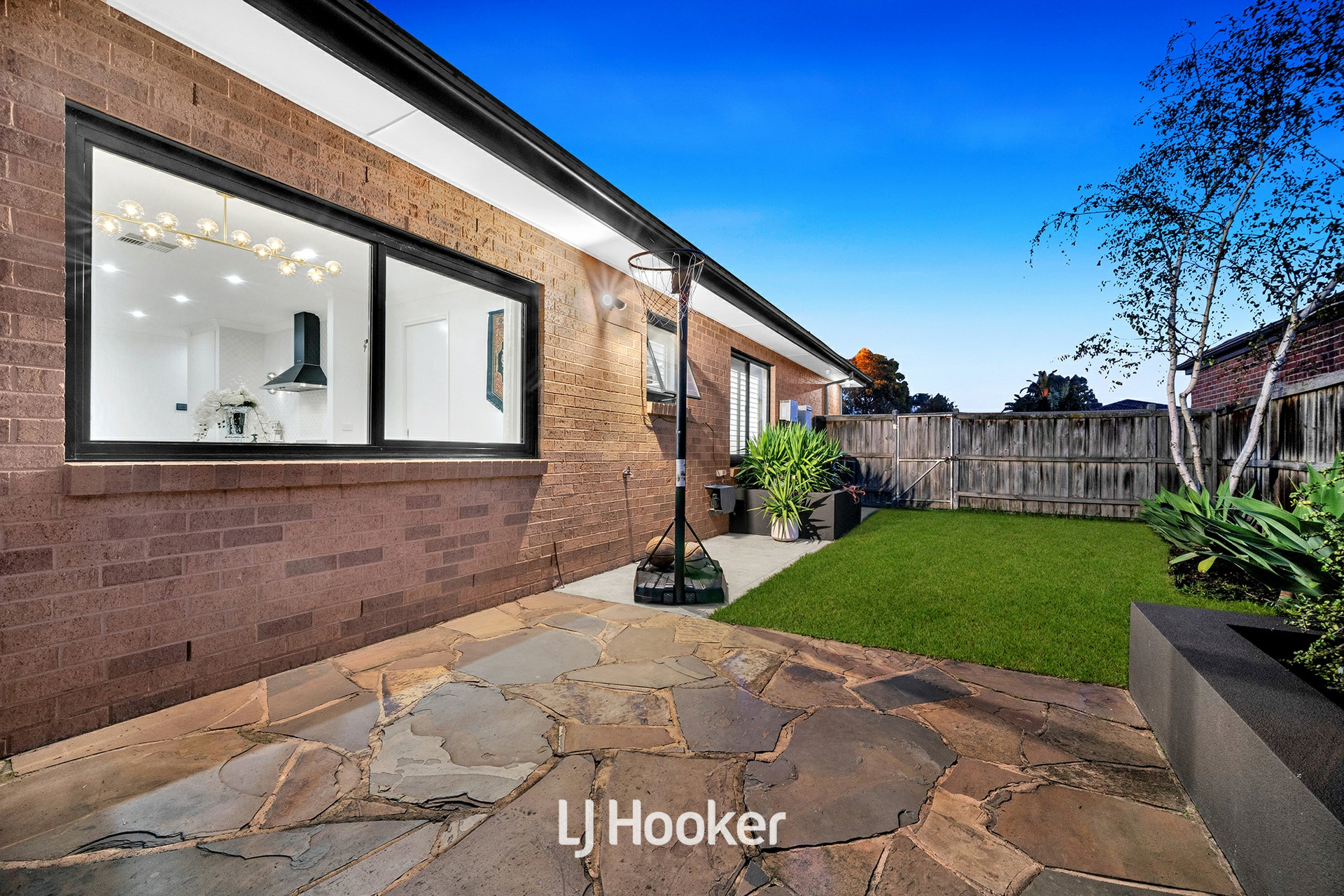 8 Mallett Grove — photo 26 of 30