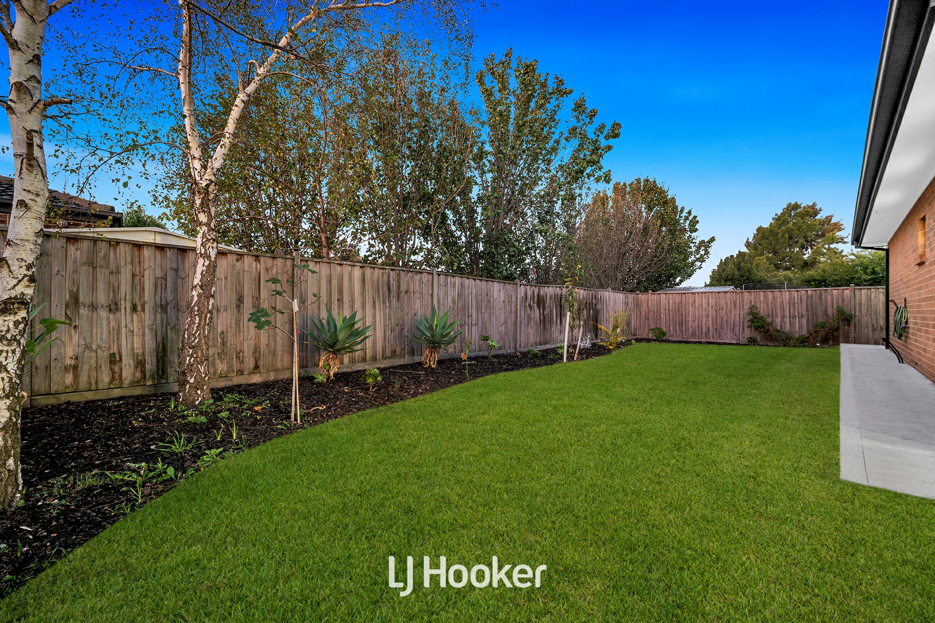 8 Mallett Grove — photo 27 of 30