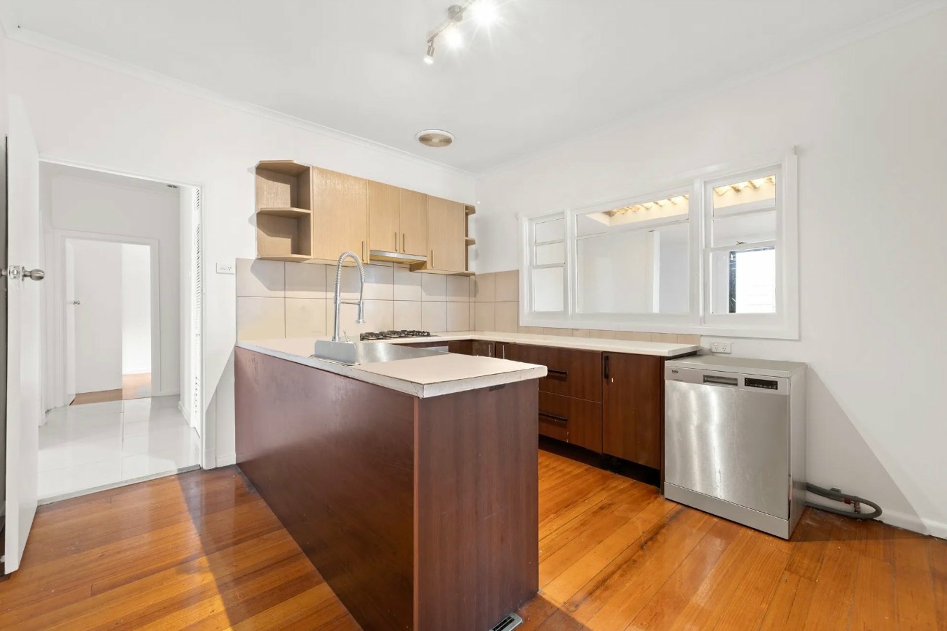 41 King George Parade — photo 4 of 8