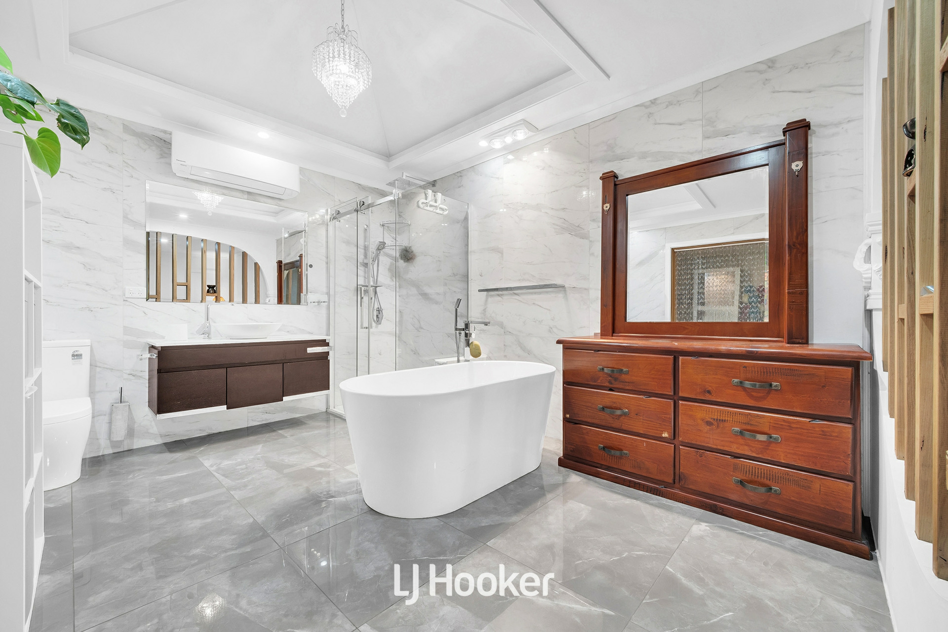 65 Hanleth Avenue — photo 8 of 20