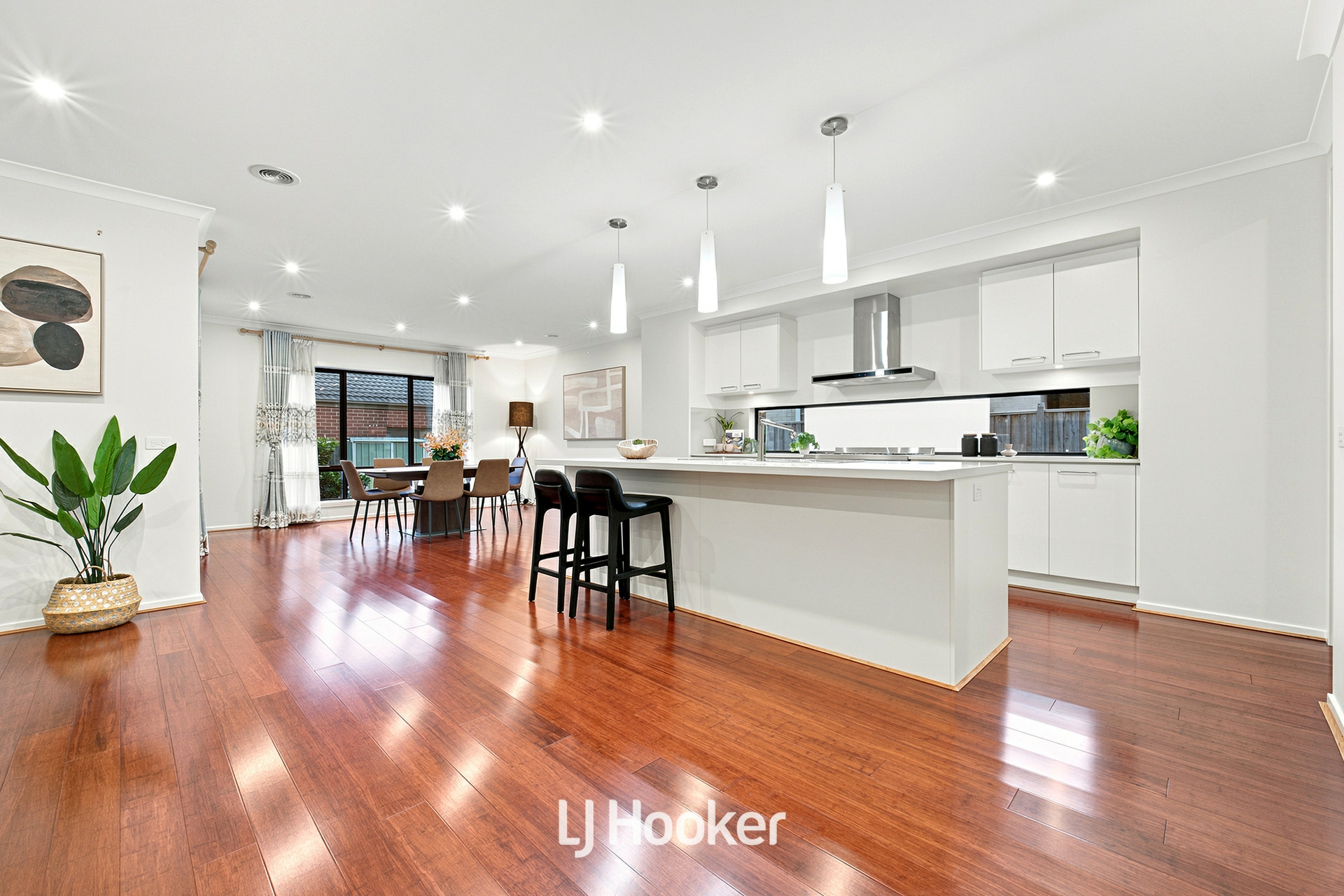 97 Alarah Boulevard — photo 9 of 30