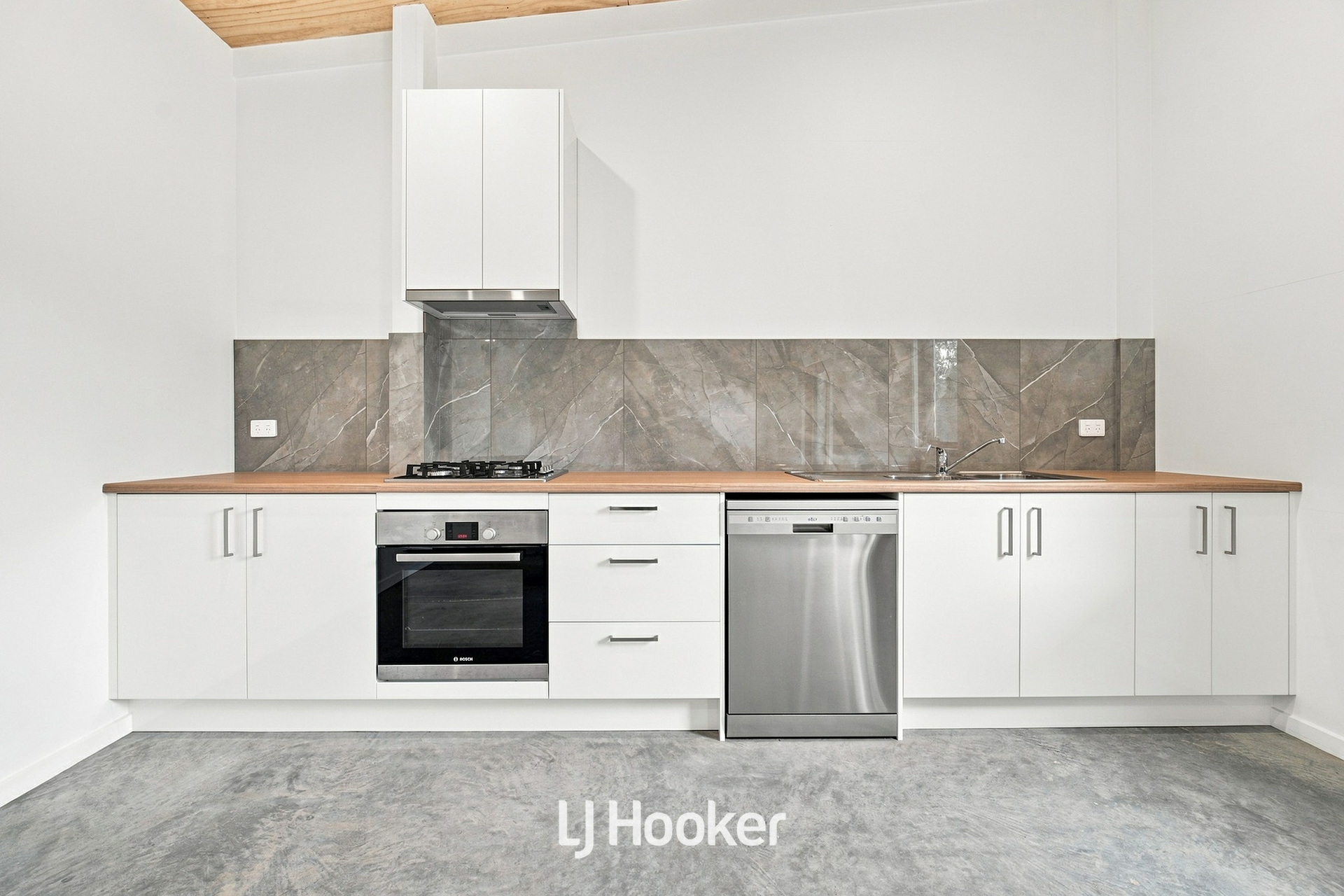 14-16 Rockleigh Park Road — photo 5 of 17
