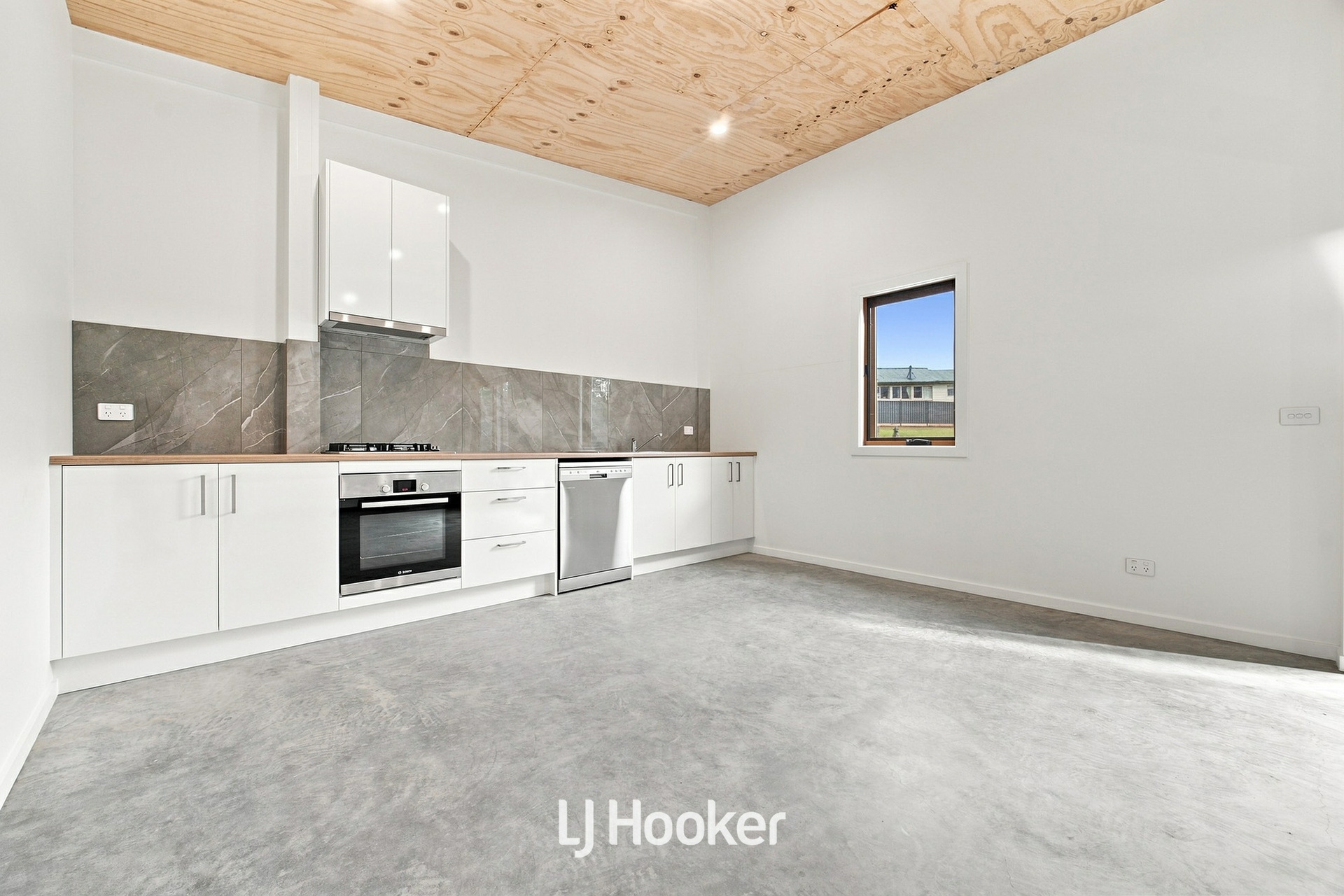 14-16 Rockleigh Park Road — photo 6 of 17