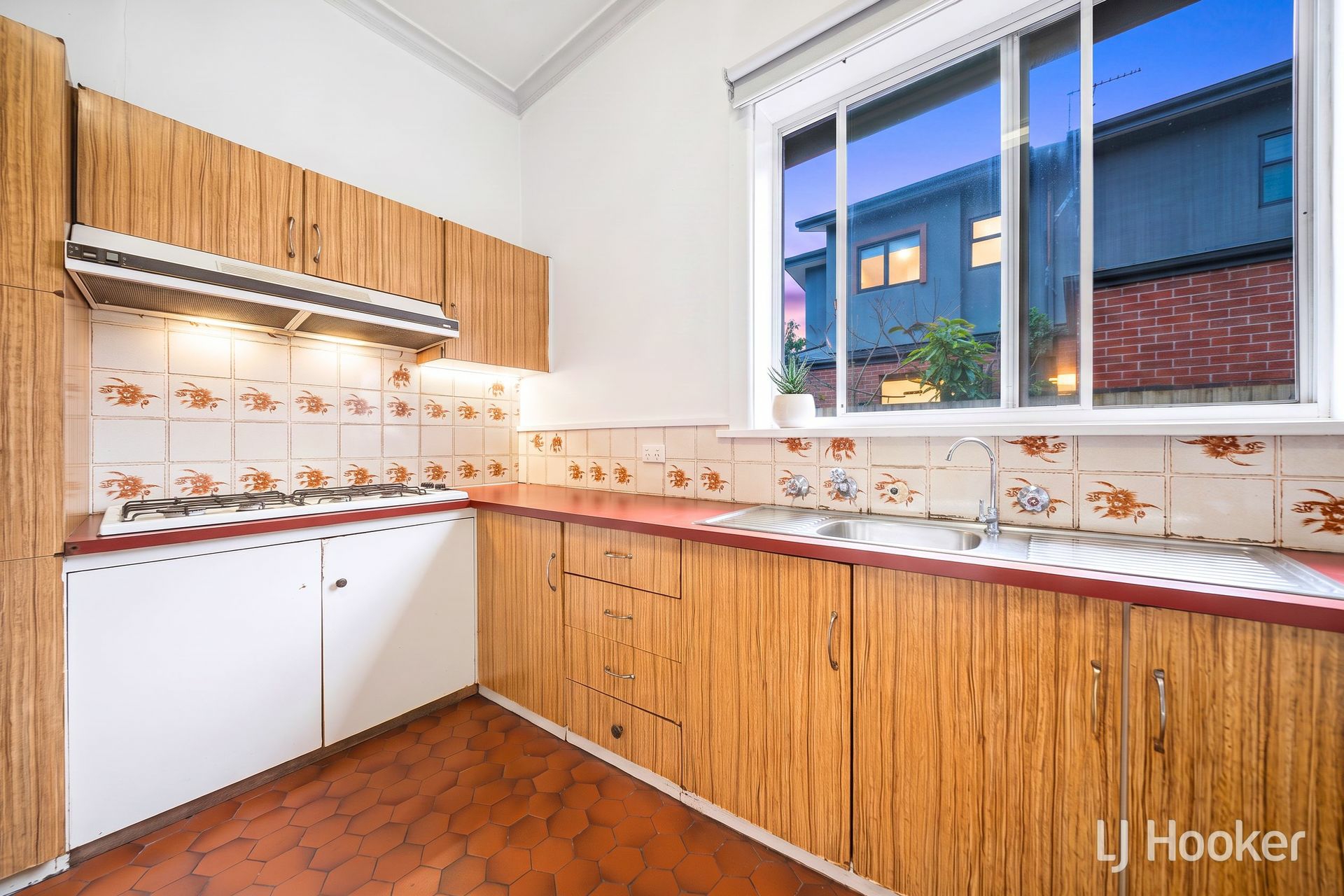 71 Lahinch Street — photo 8 of 23