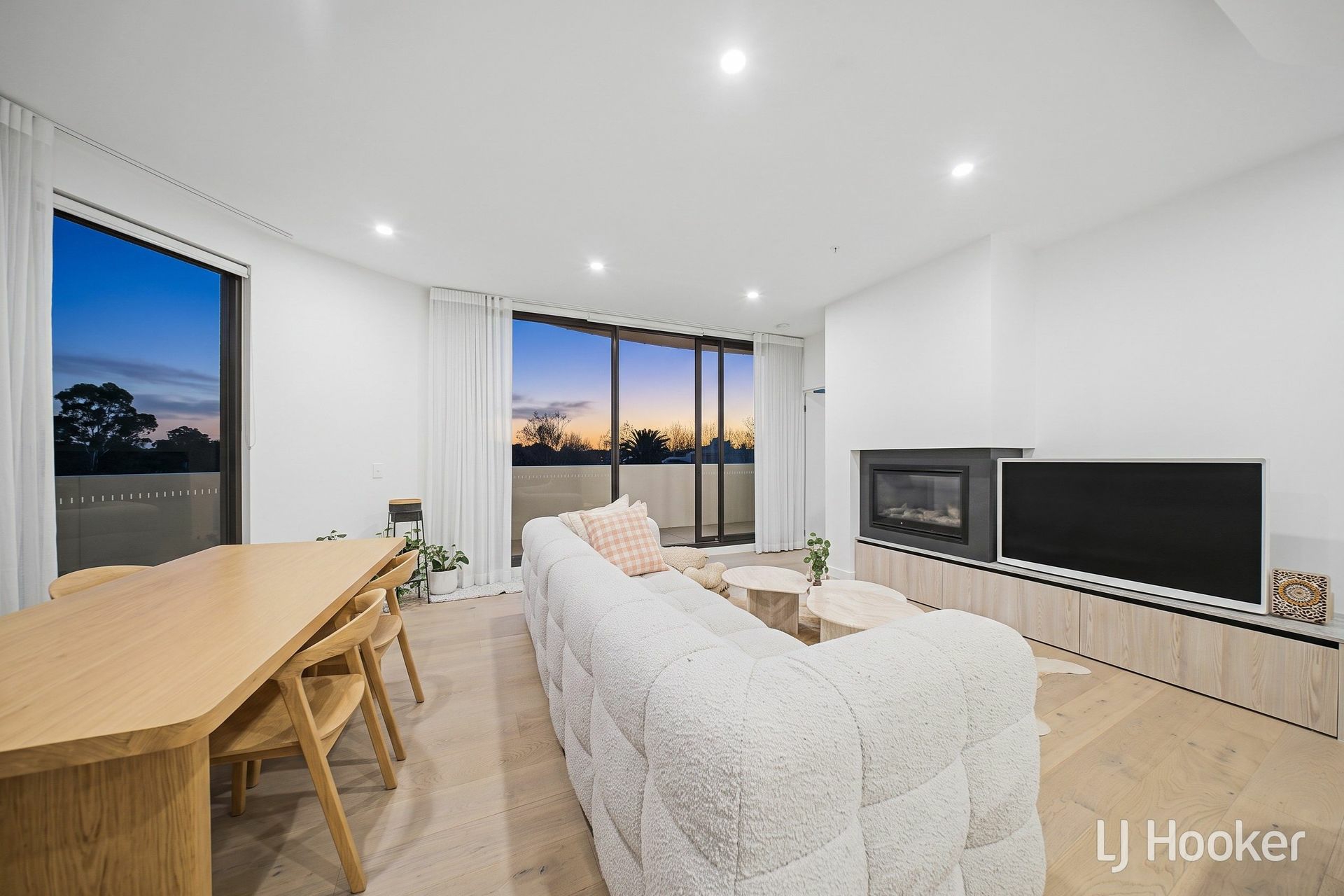 301/563 Dandenong Road — photo 4 of 30