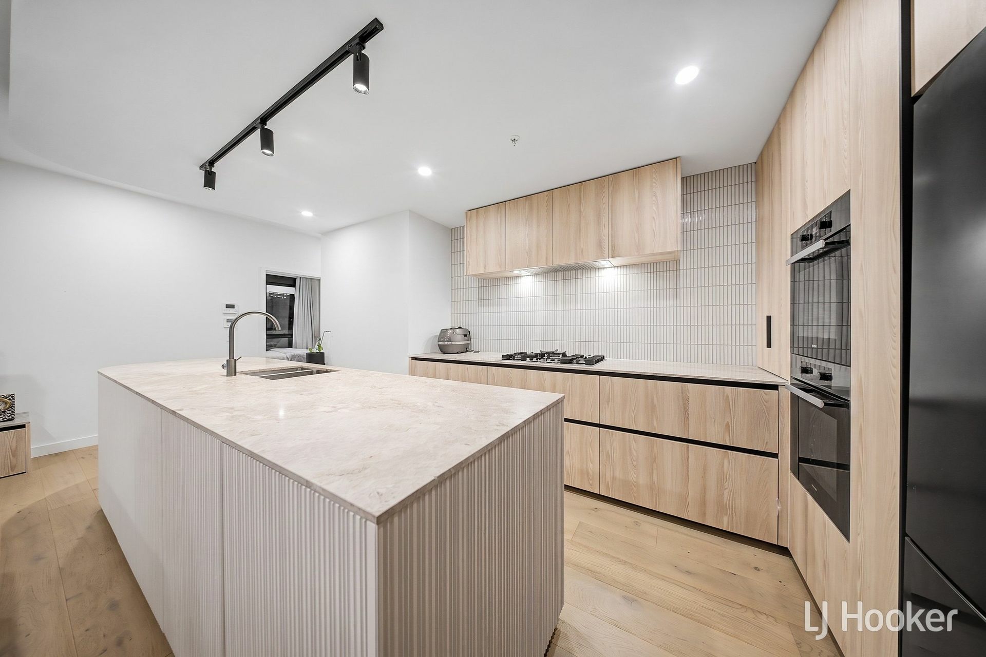 301/563 Dandenong Road — photo 10 of 30
