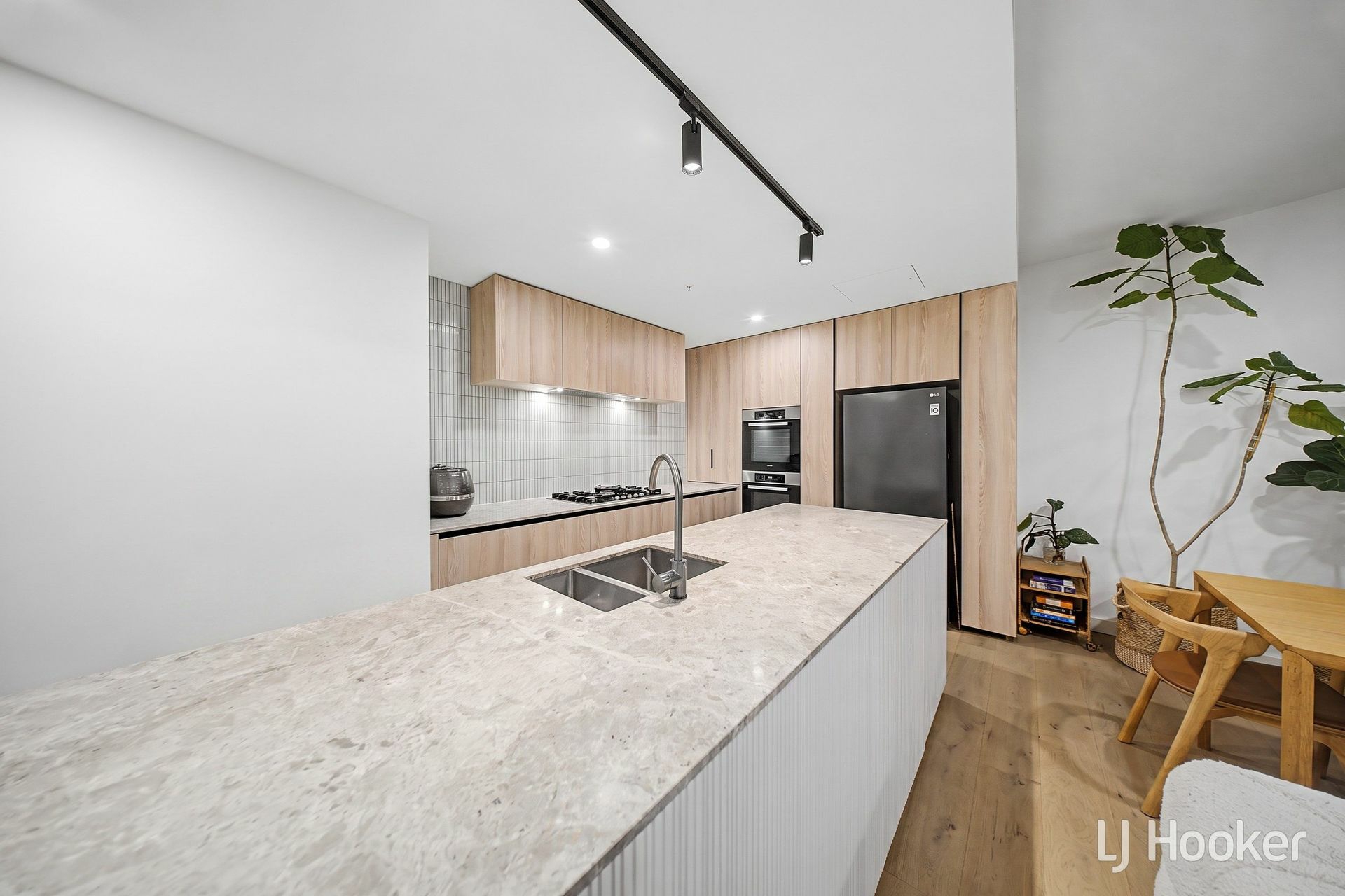 301/563 Dandenong Road — photo 12 of 30
