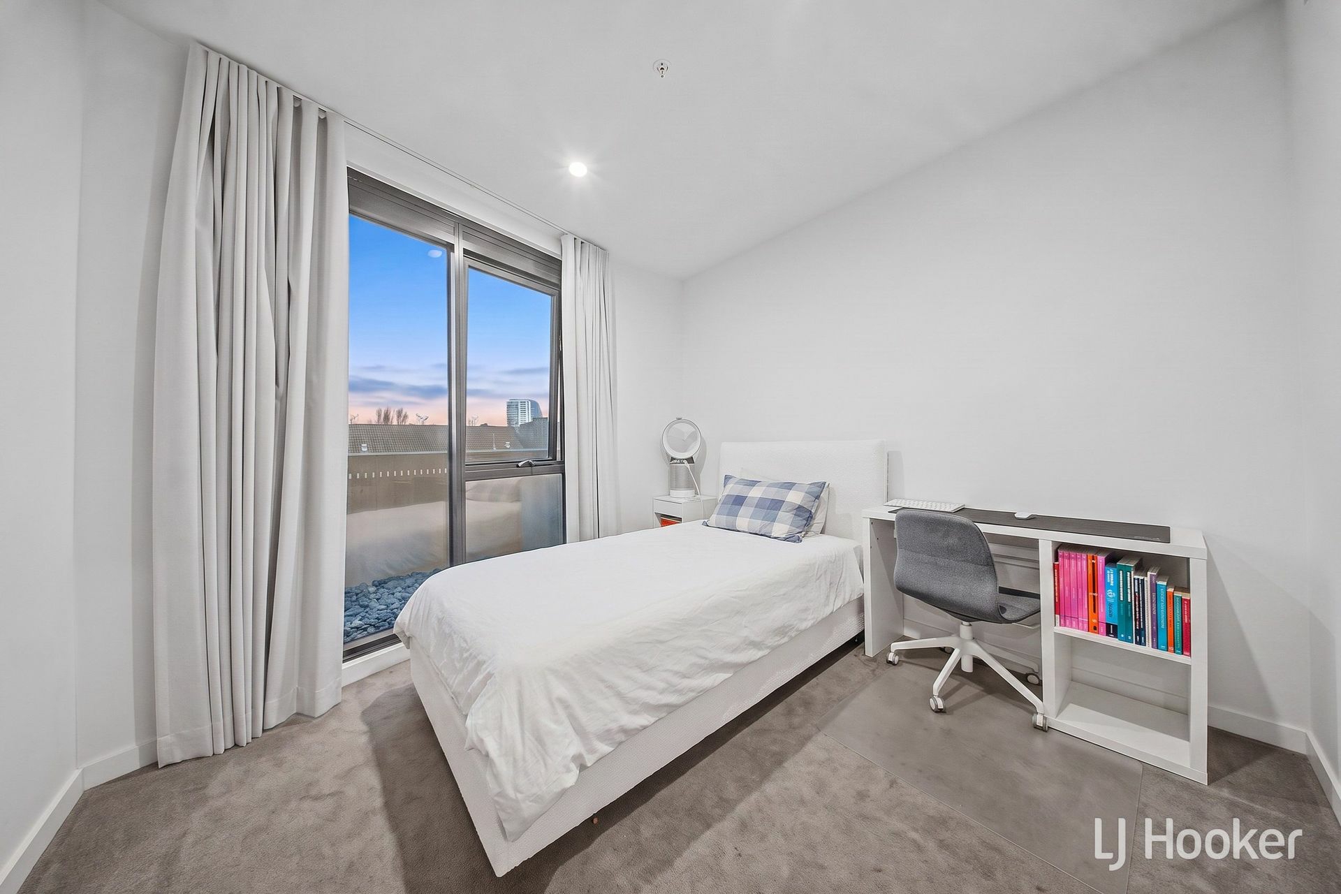 301/563 Dandenong Road — photo 18 of 30
