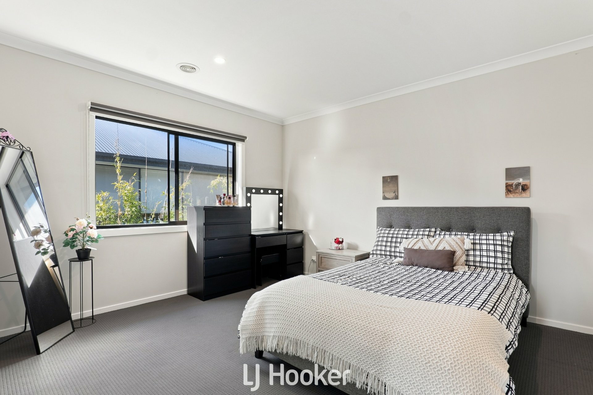 4 Rogers Close — photo 10 of 21