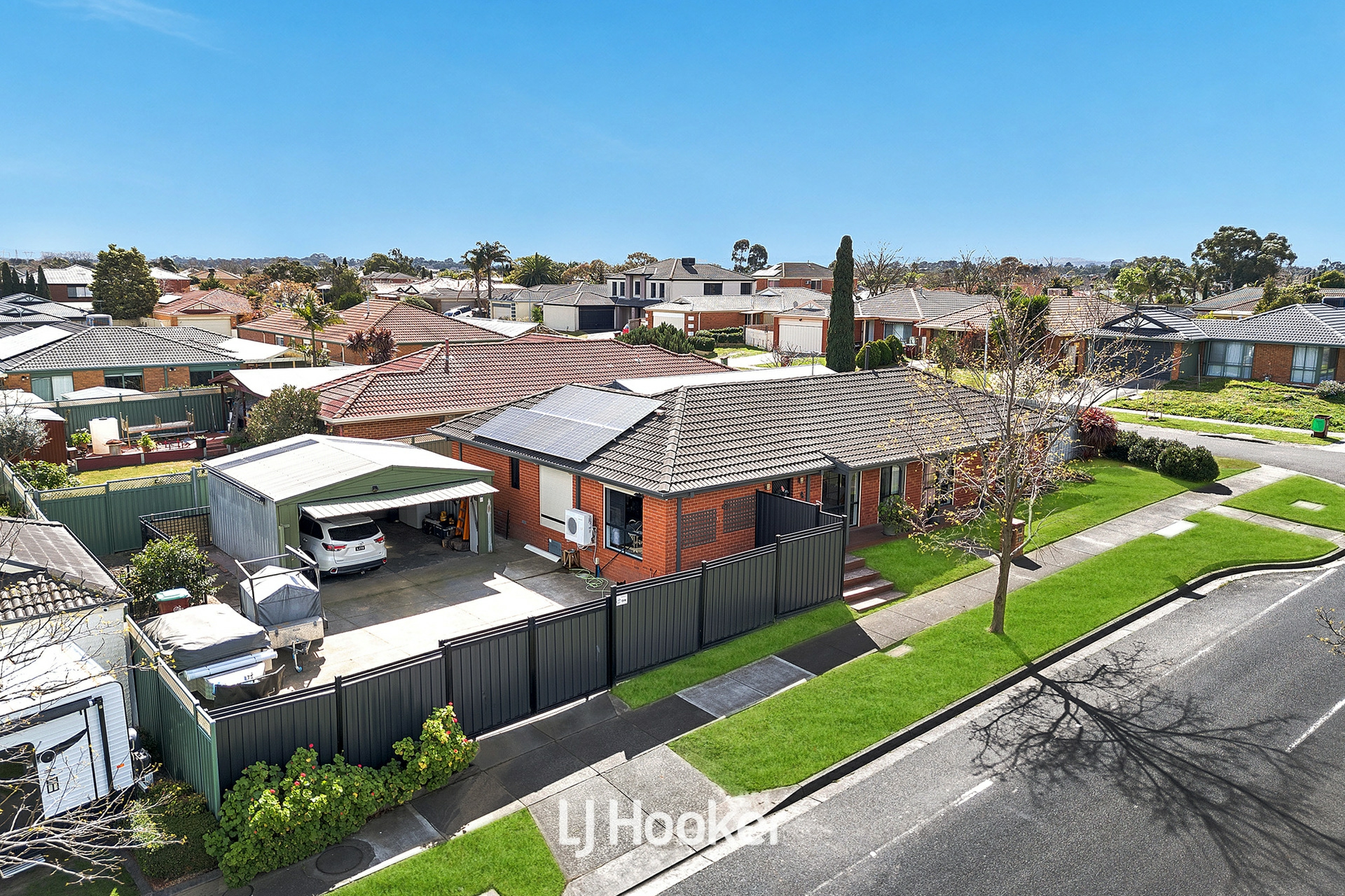 1 Lighthorse Crescent — photo 2 of 20