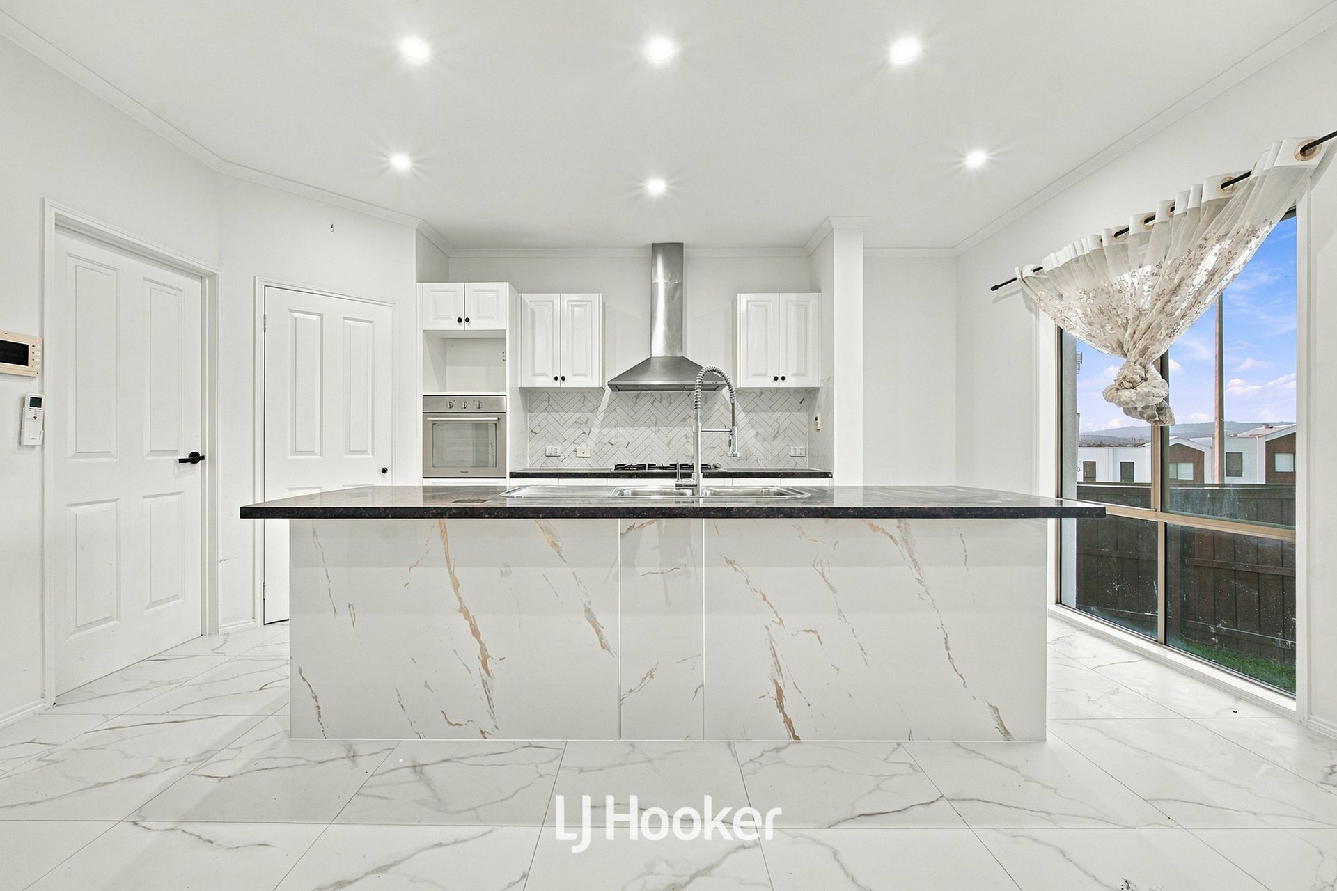 7 Redleaf Close — photo 13 of 30