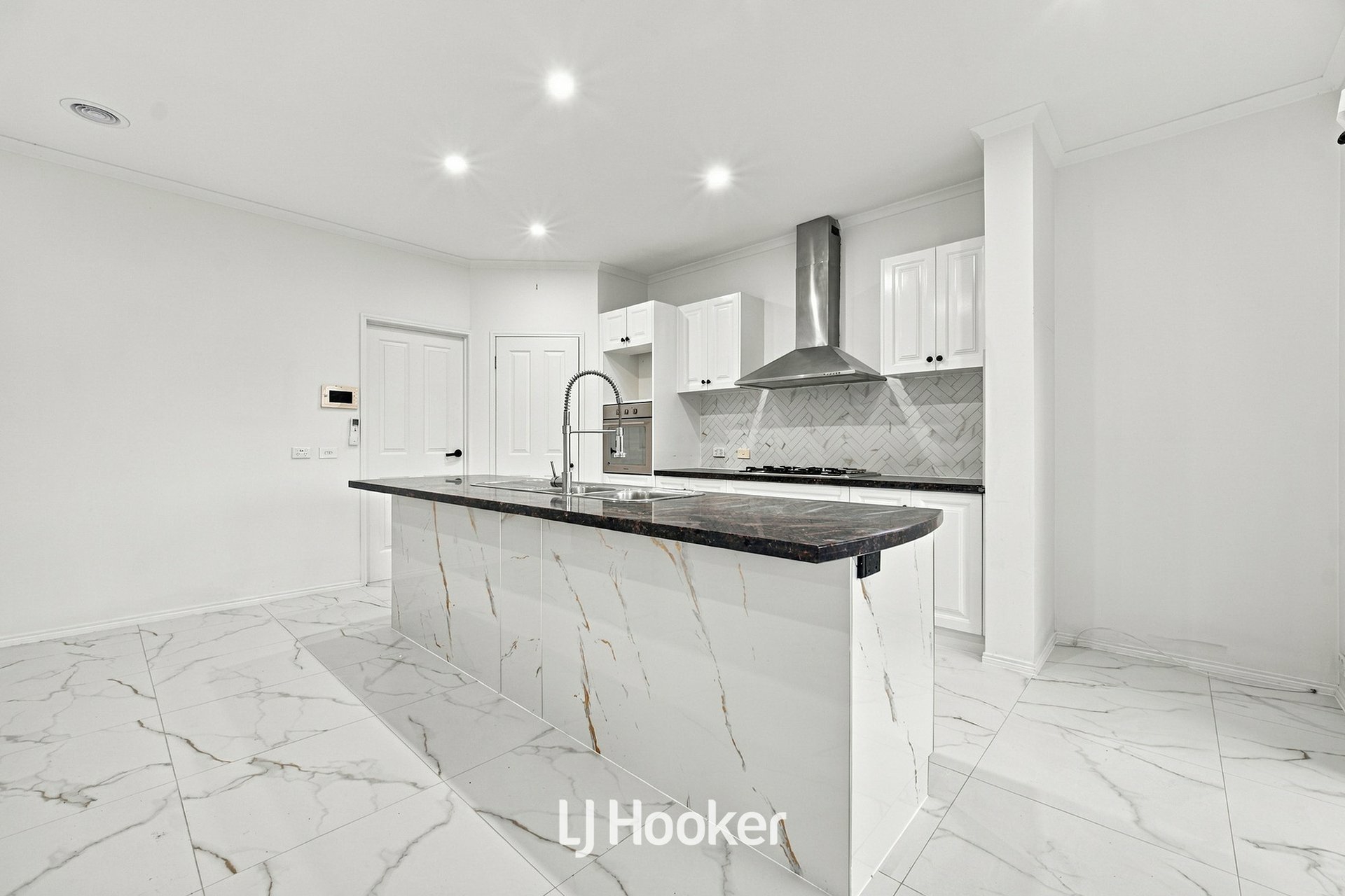 7 Redleaf Close — photo 14 of 30