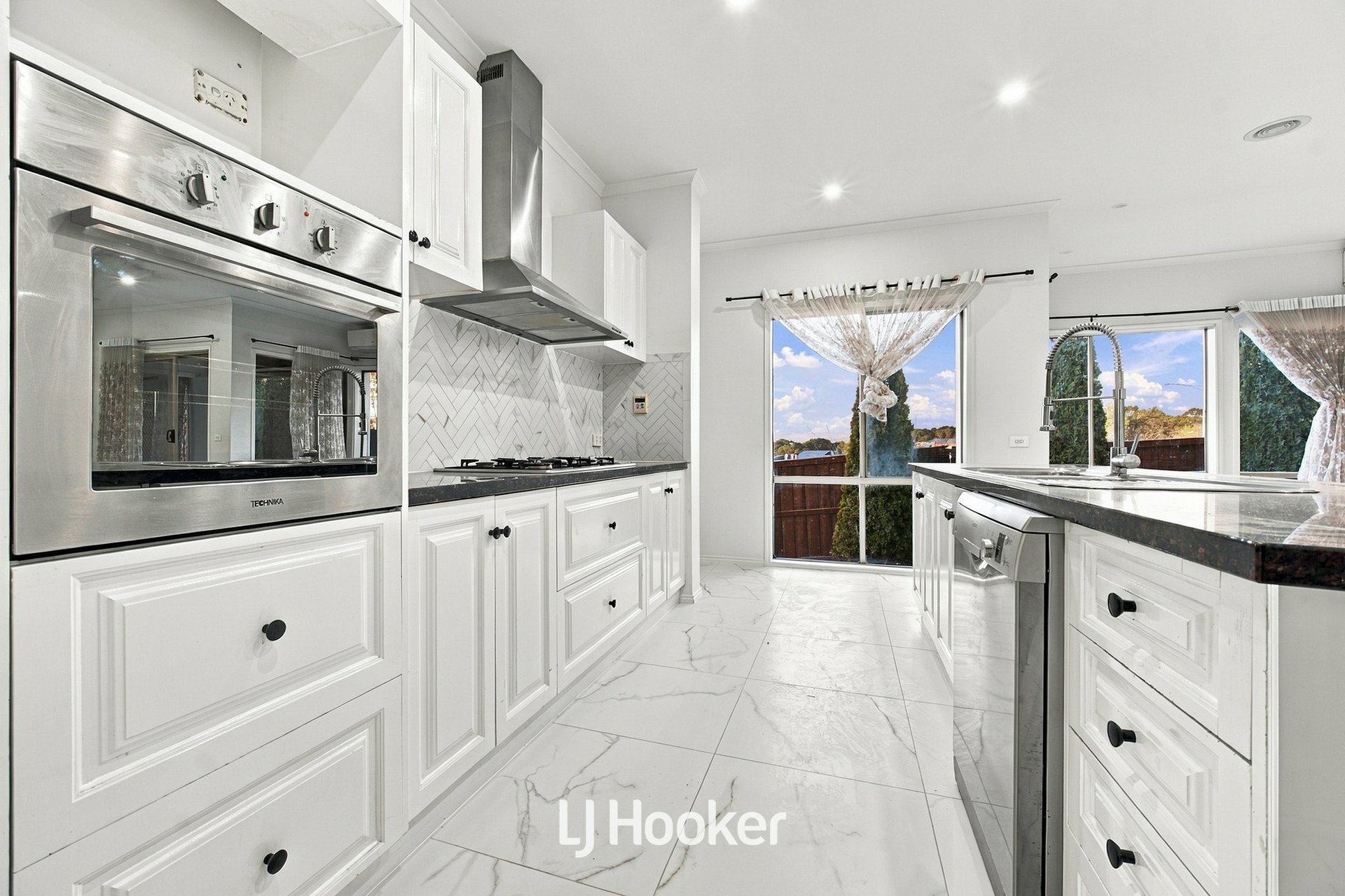 7 Redleaf Close — photo 15 of 30