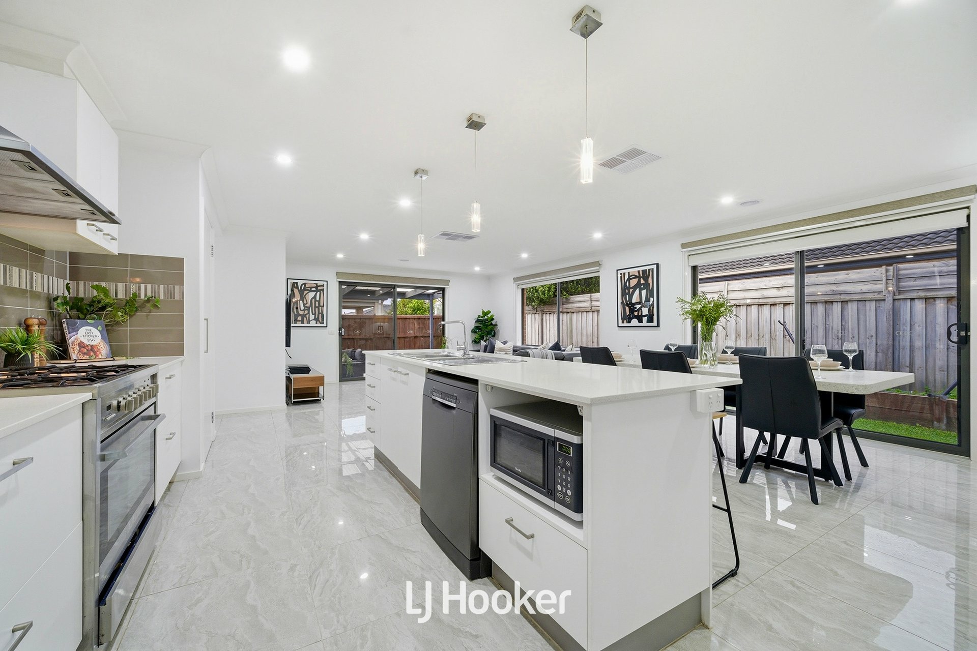 84 Glenelg Street — photo 9 of 20