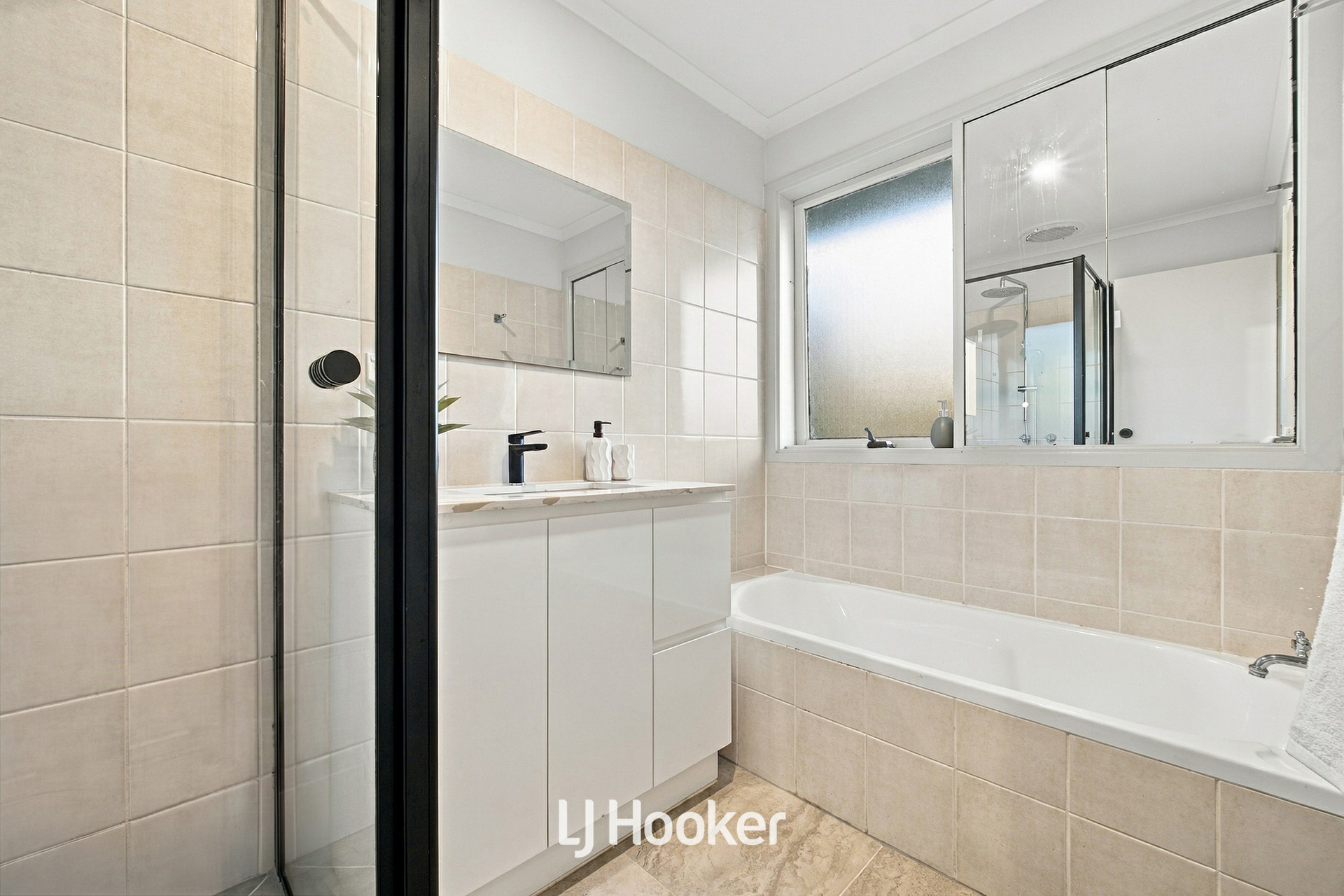 31 Matthew Flinders Avenue — photo 14 of 25